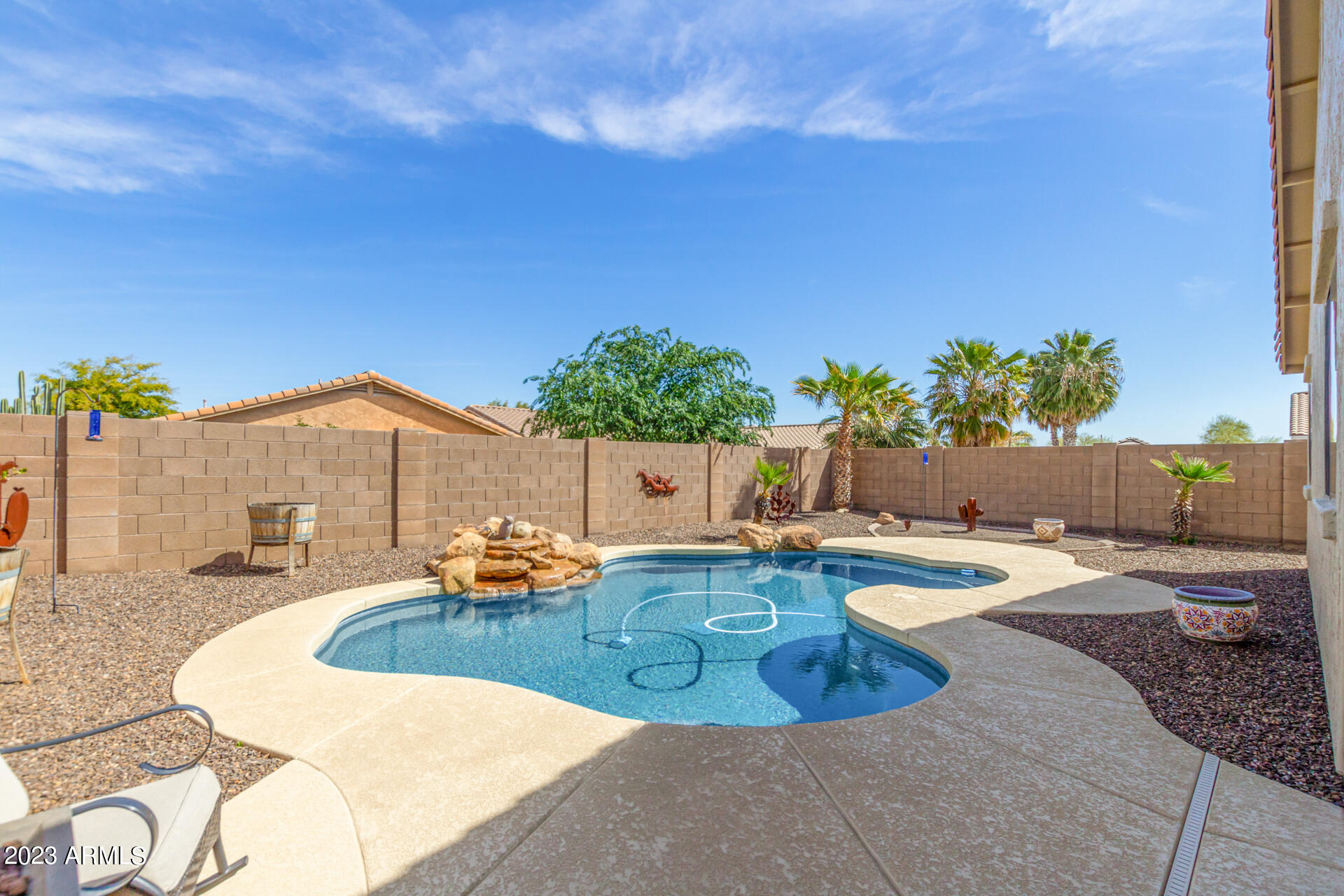 2702 W WILLIAM Lane