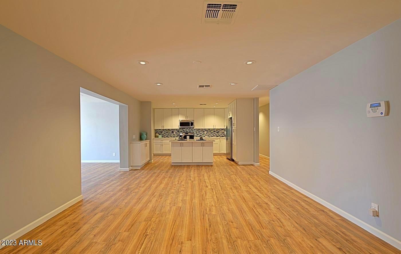 14 E Balboa Drive