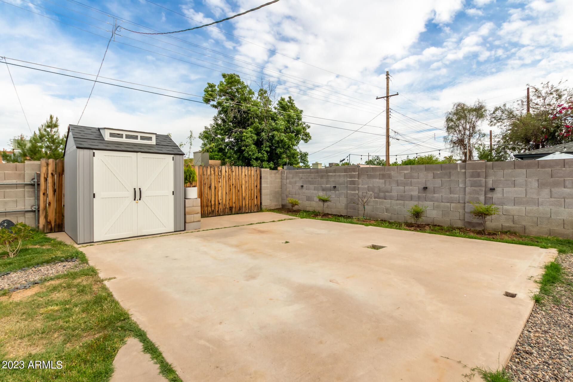 6521 N 20TH Avenue