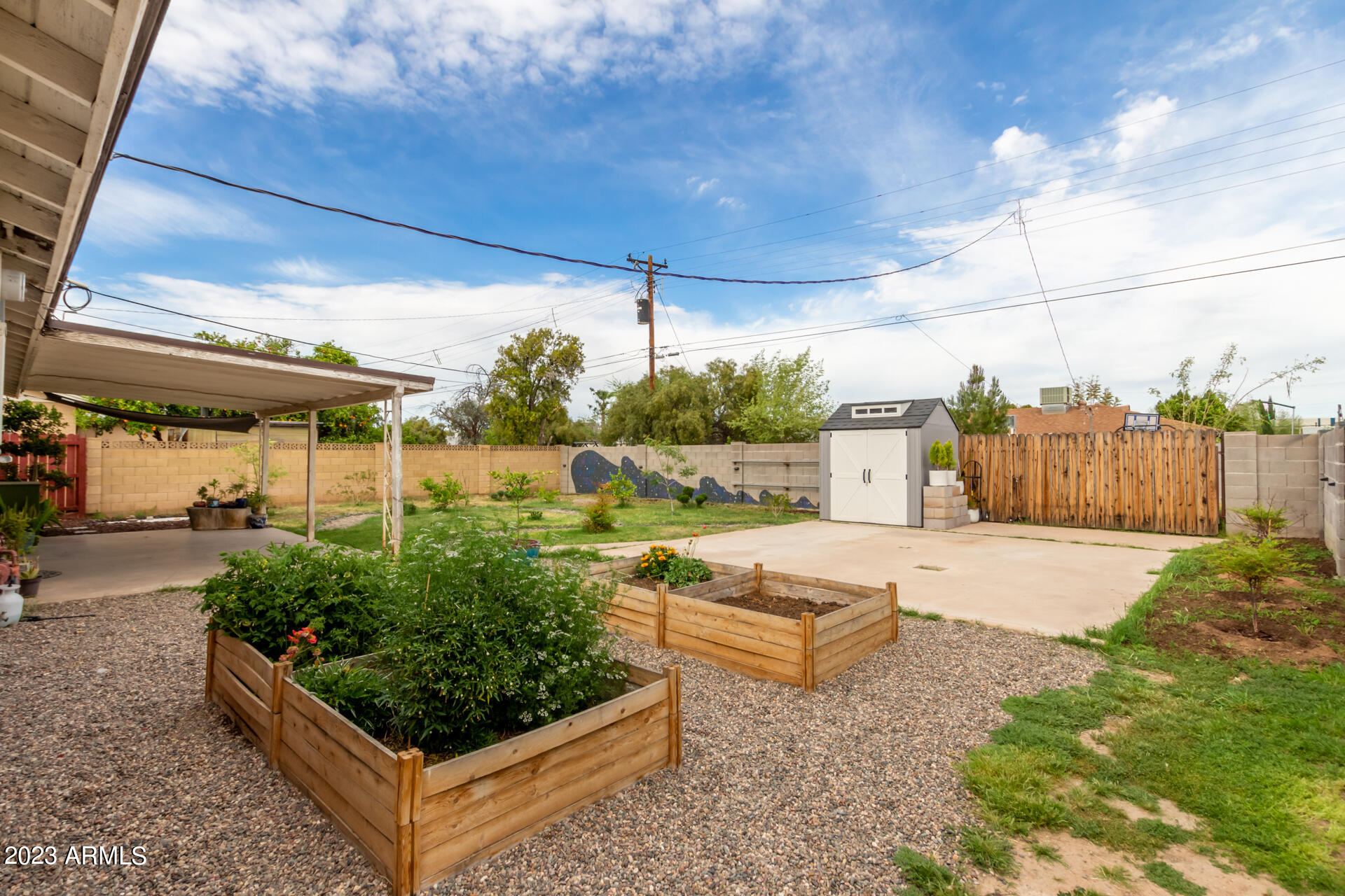 6521 N 20TH Avenue
