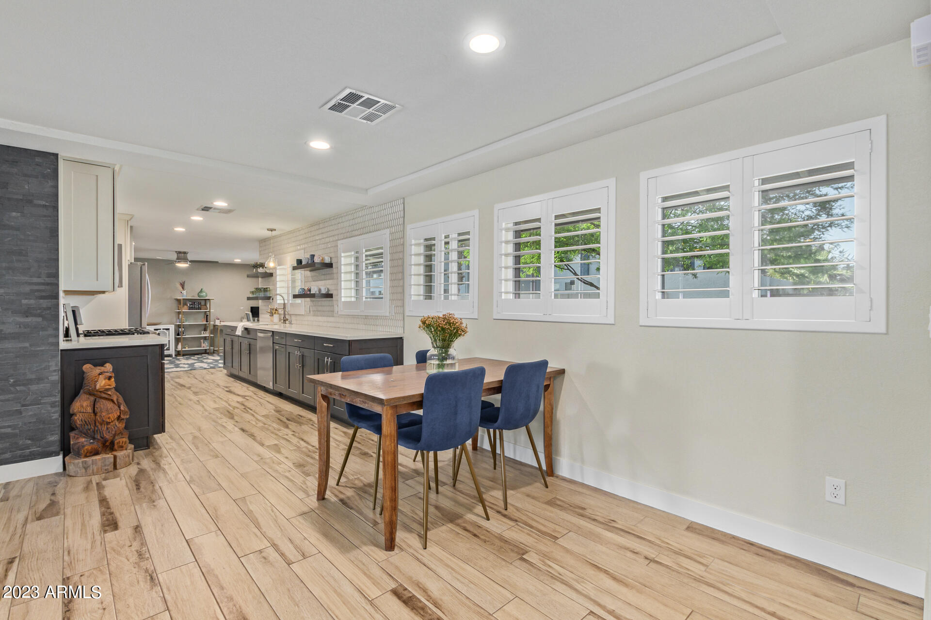 1625 E BERRIDGE Lane