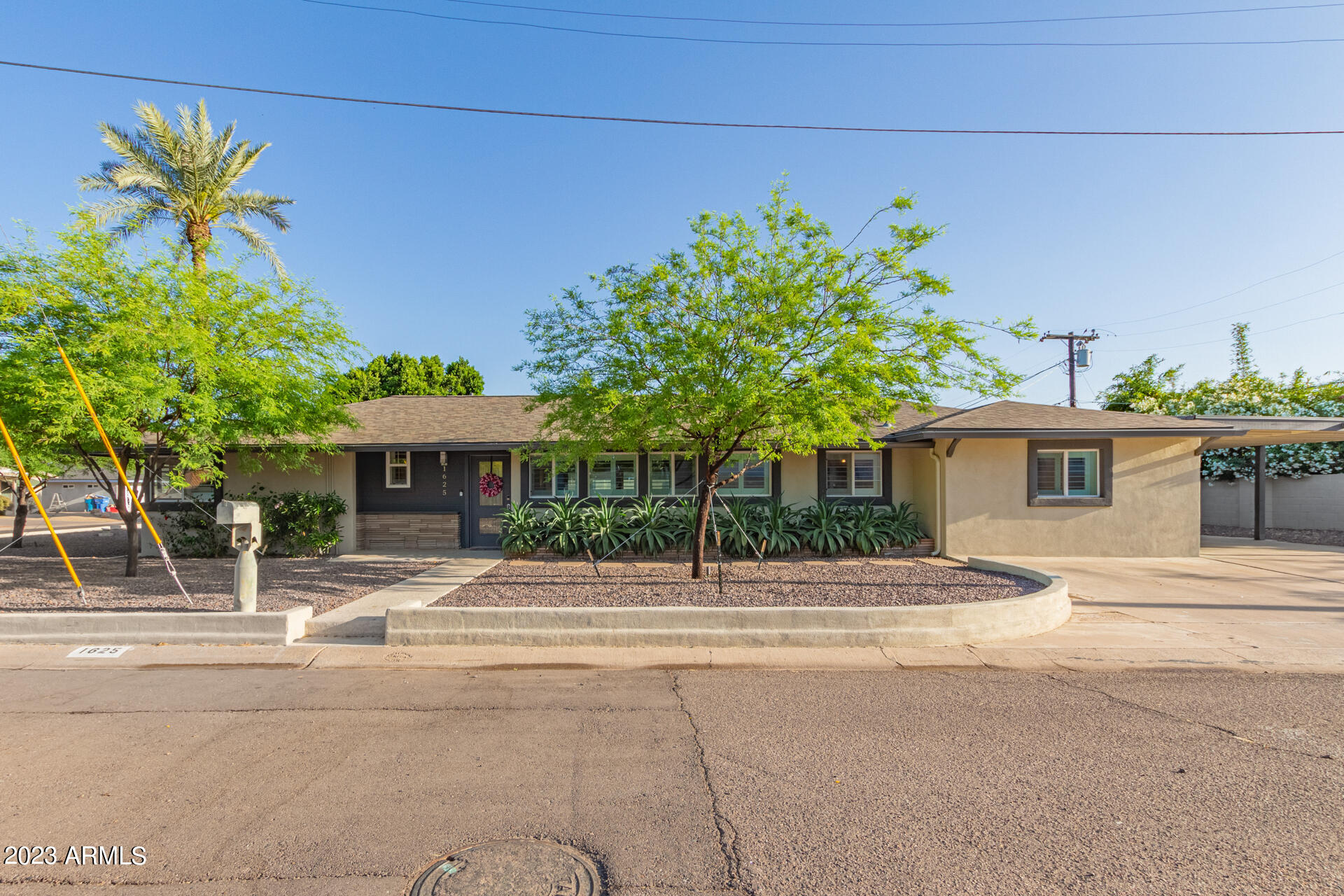 1625 E BERRIDGE Lane