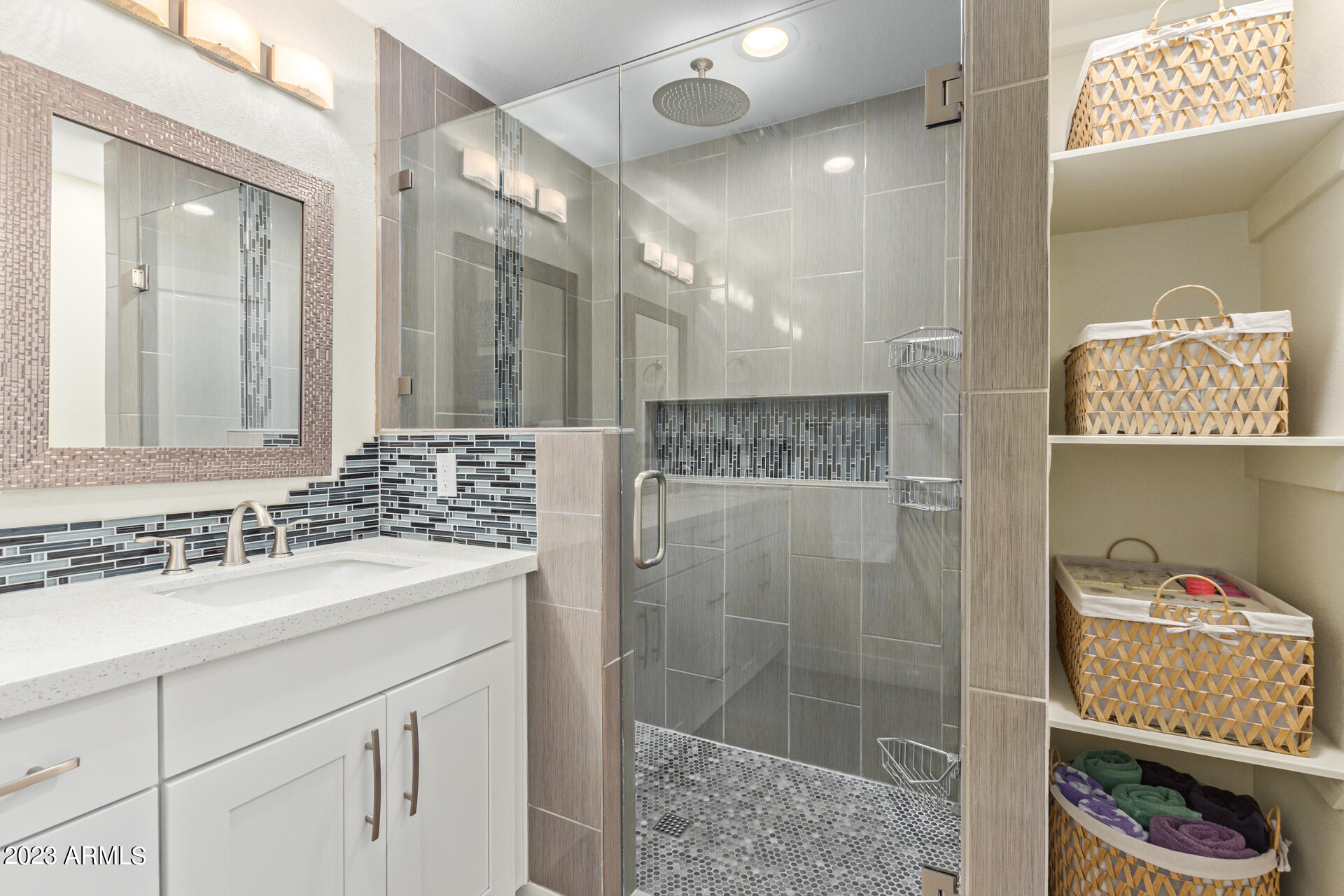 1625 E BERRIDGE Lane