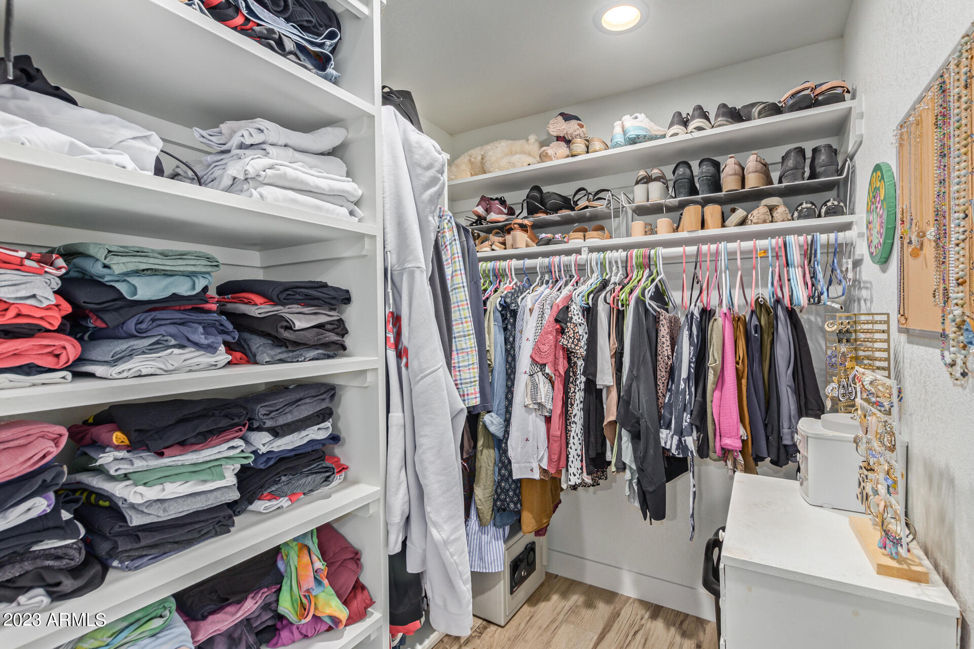 1625 E BERRIDGE Lane