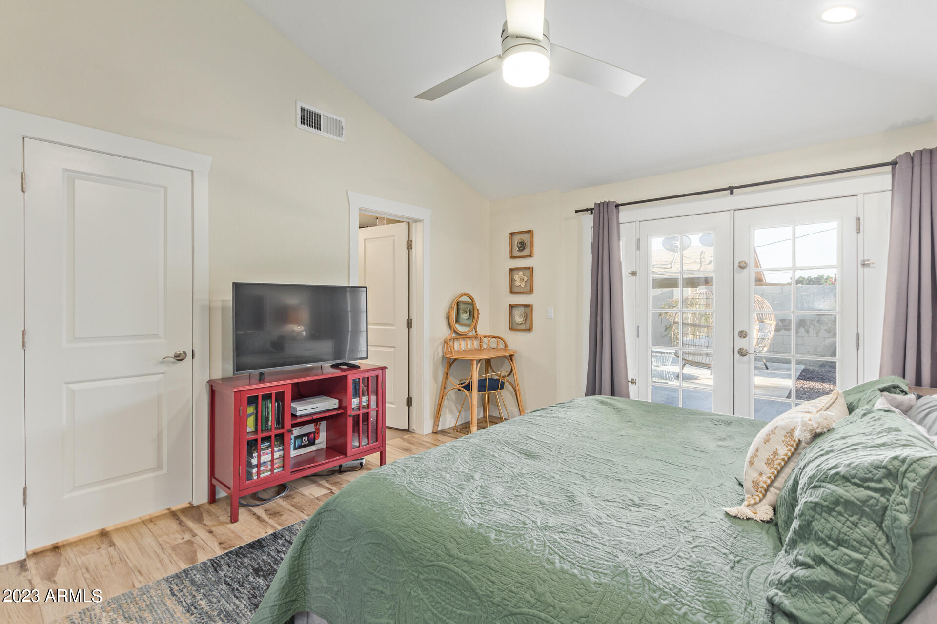 1625 E BERRIDGE Lane