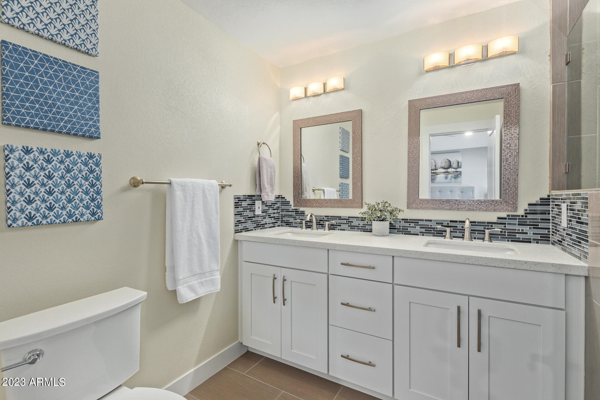 1625 E BERRIDGE Lane