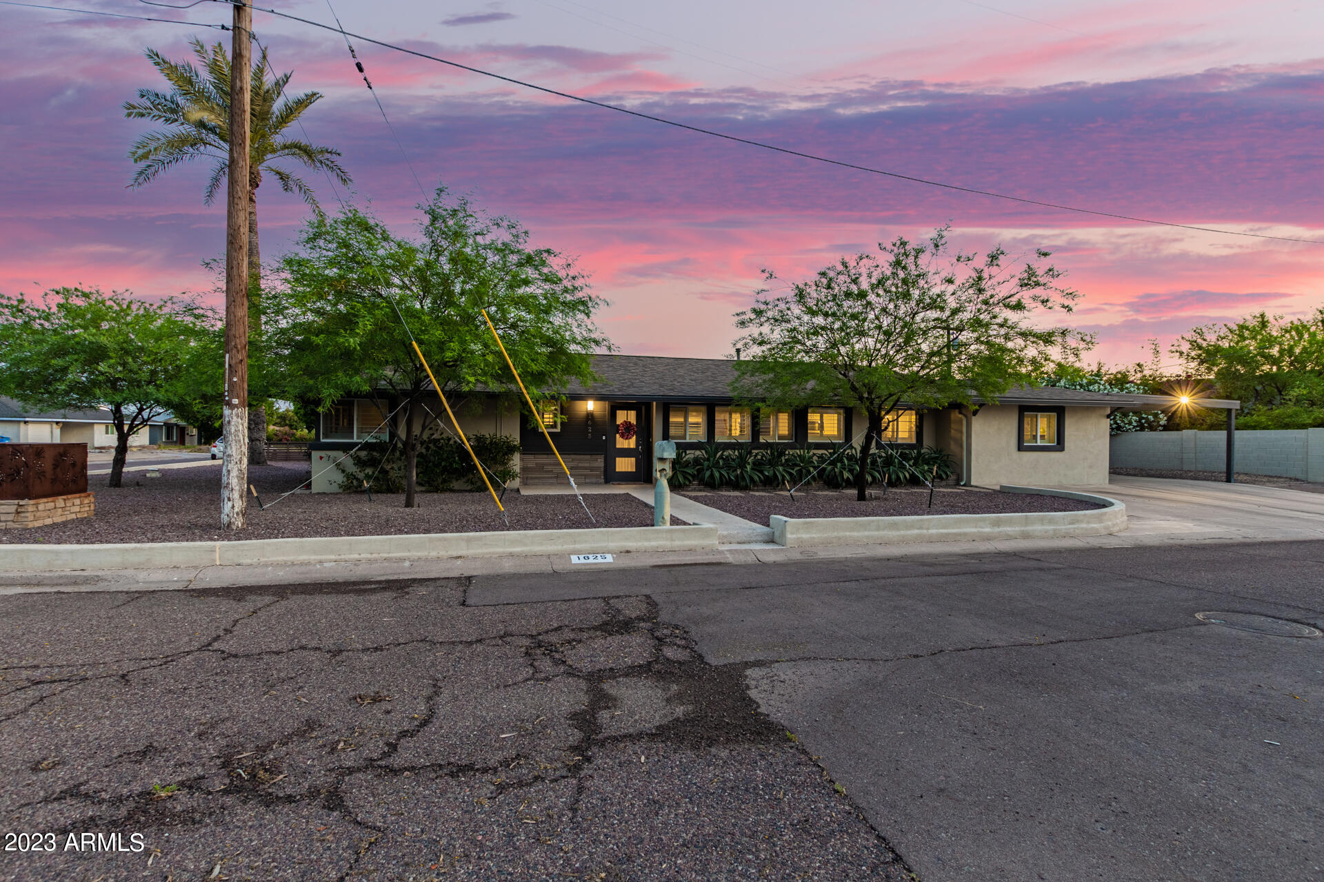 1625 E BERRIDGE Lane