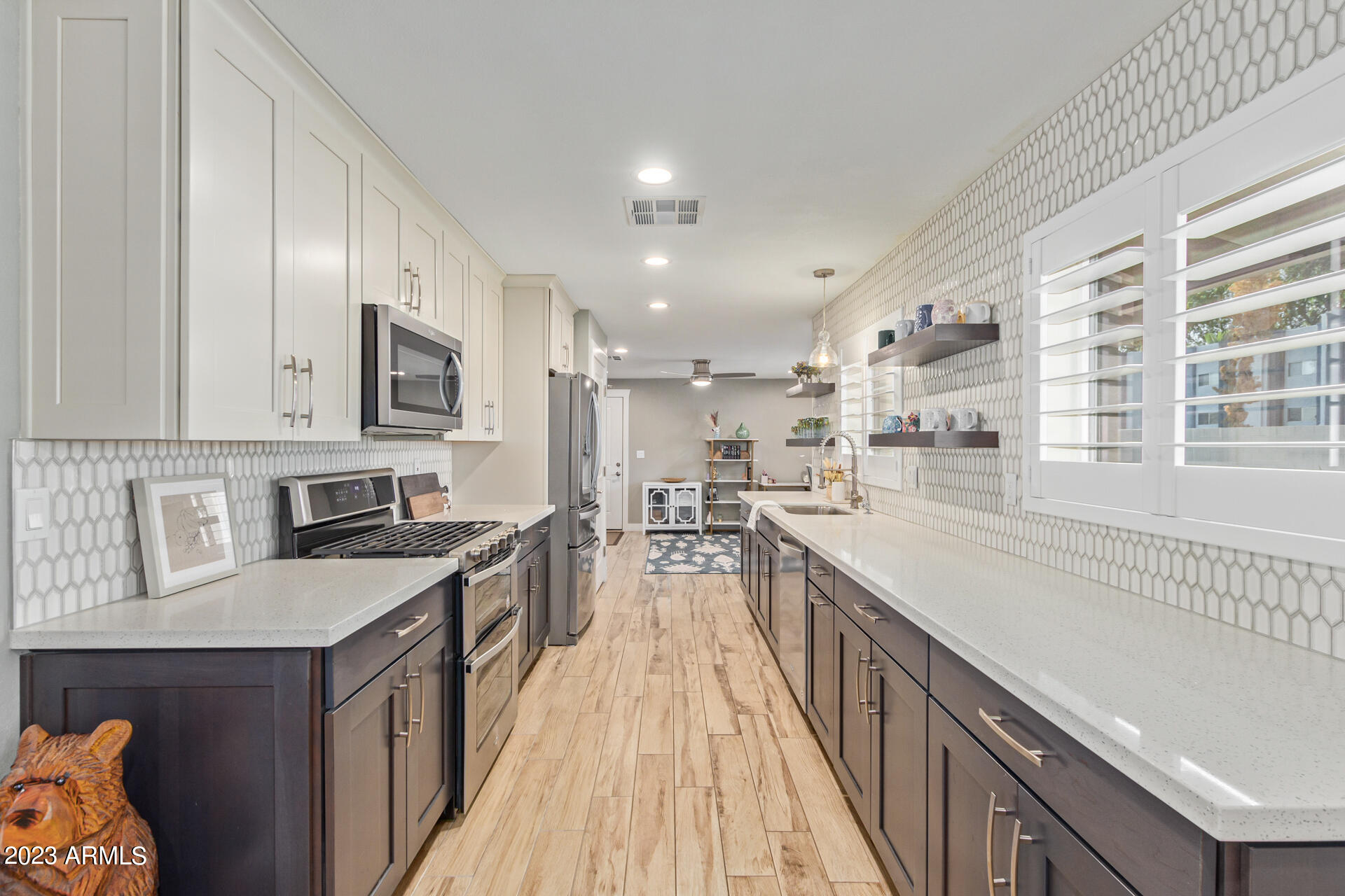 1625 E BERRIDGE Lane