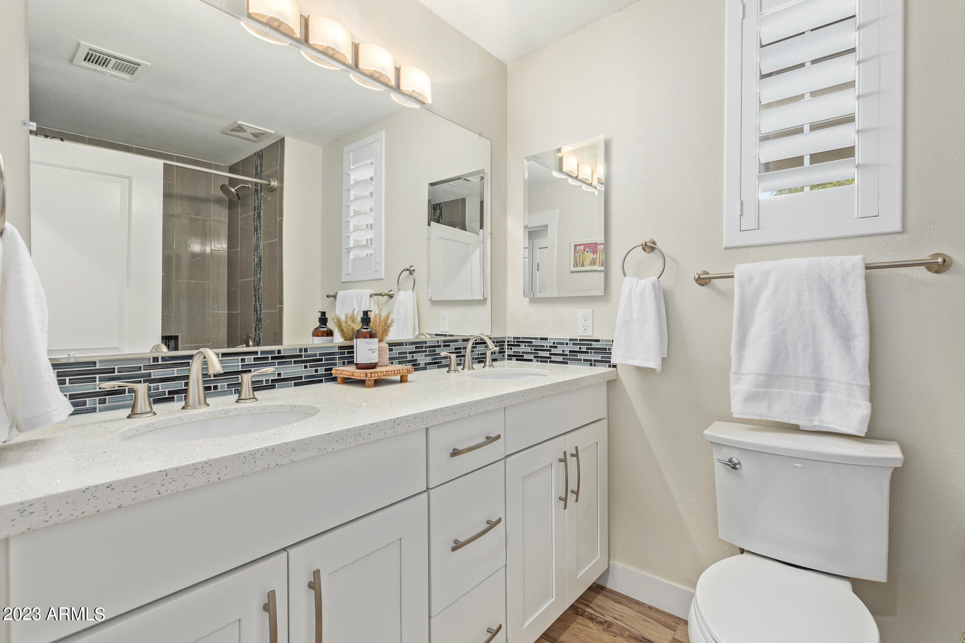 1625 E BERRIDGE Lane