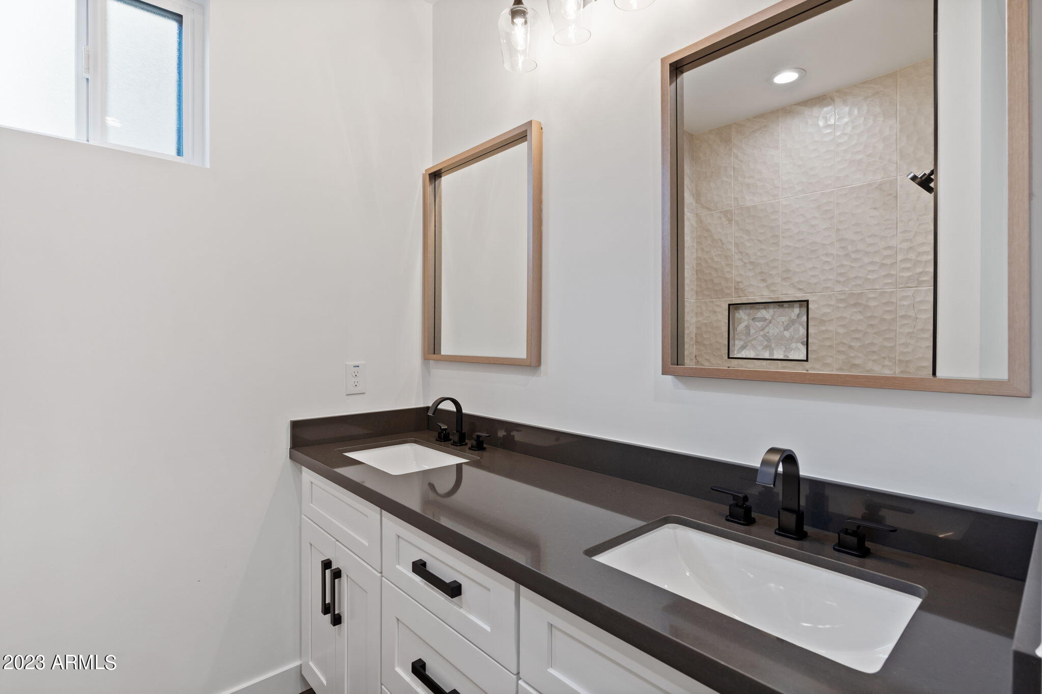 2327 E WHITTON Avenue