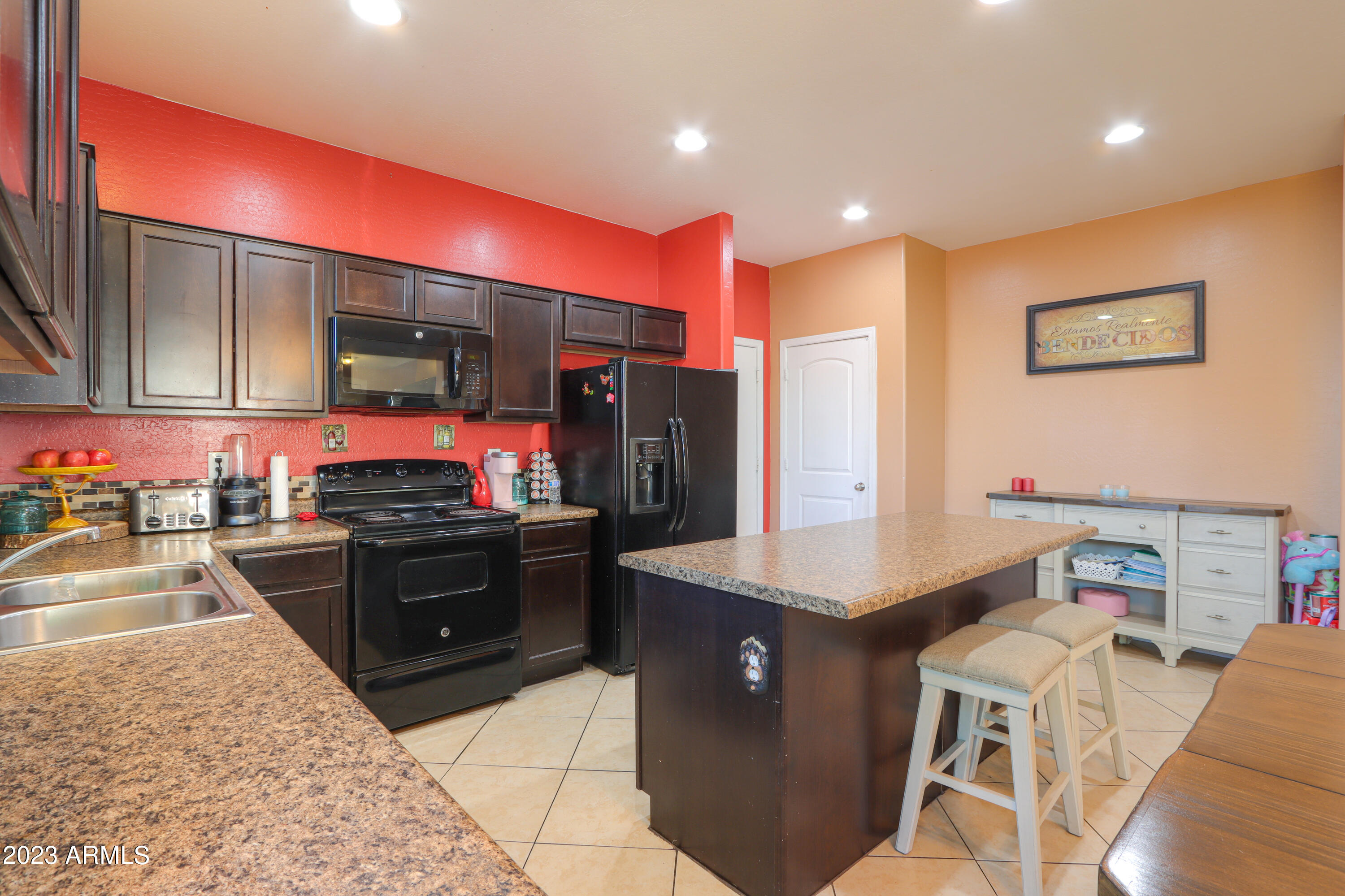 2132 N 77TH Drive