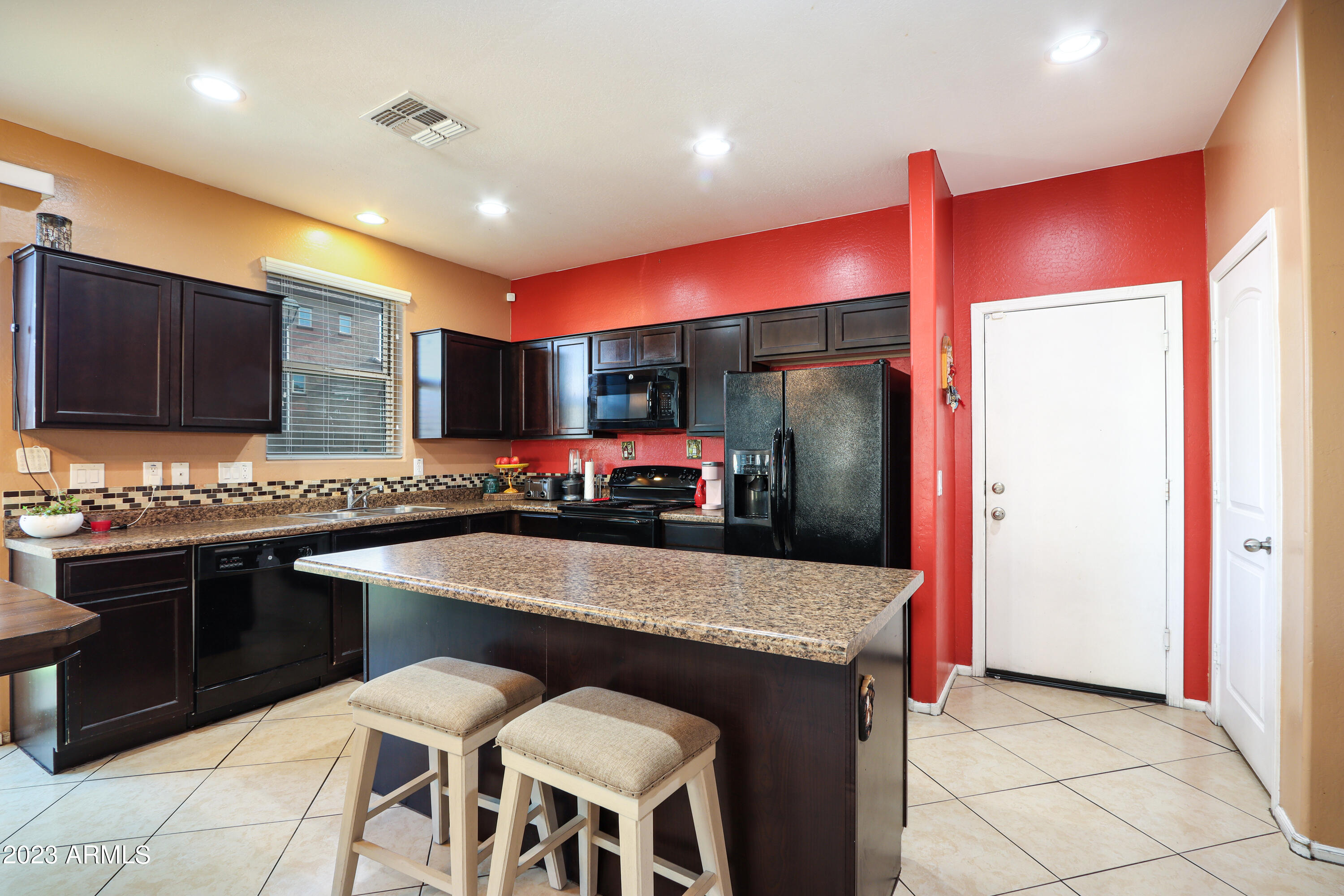 2132 N 77TH Drive