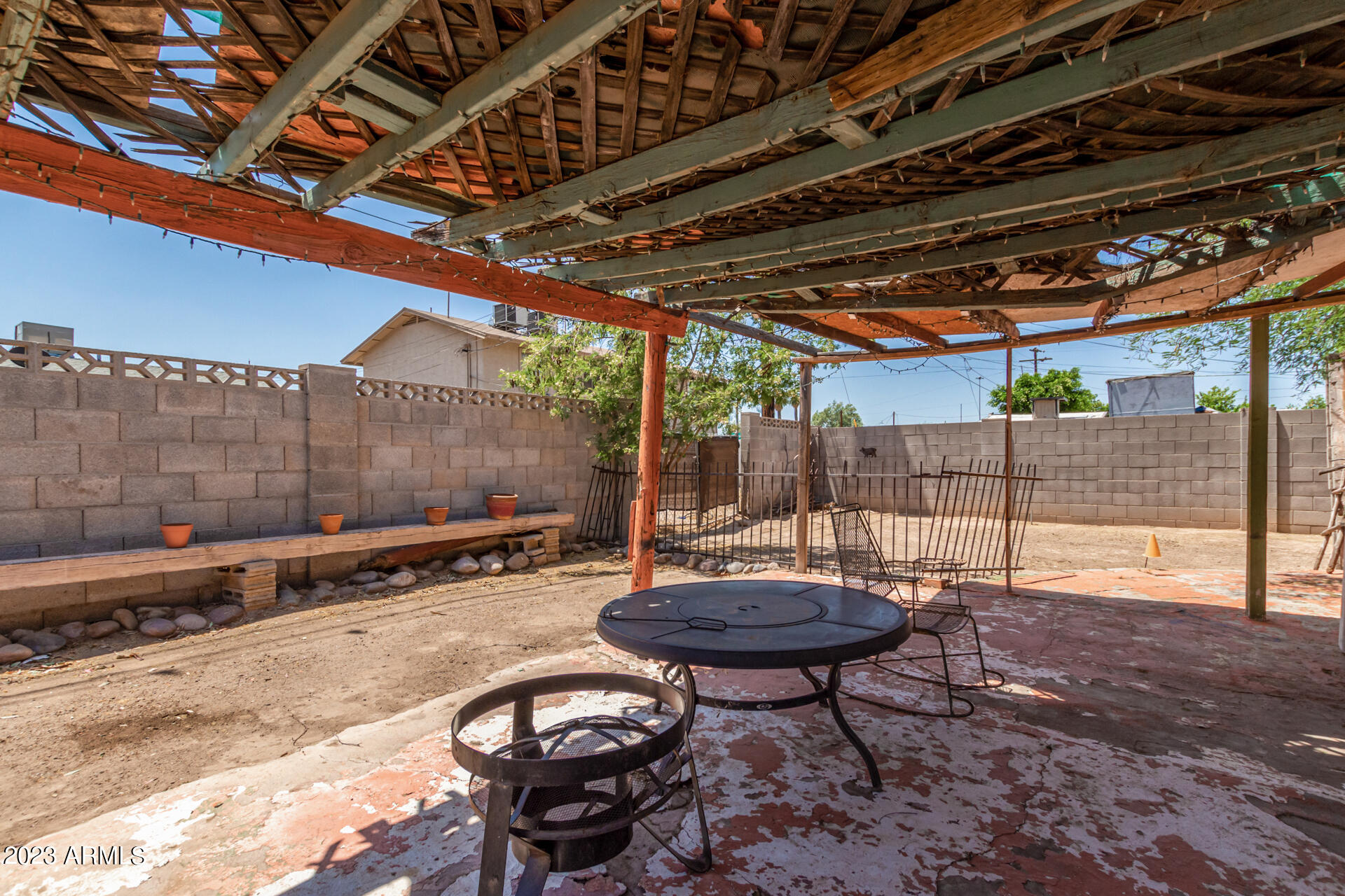2133 W MONROE Street