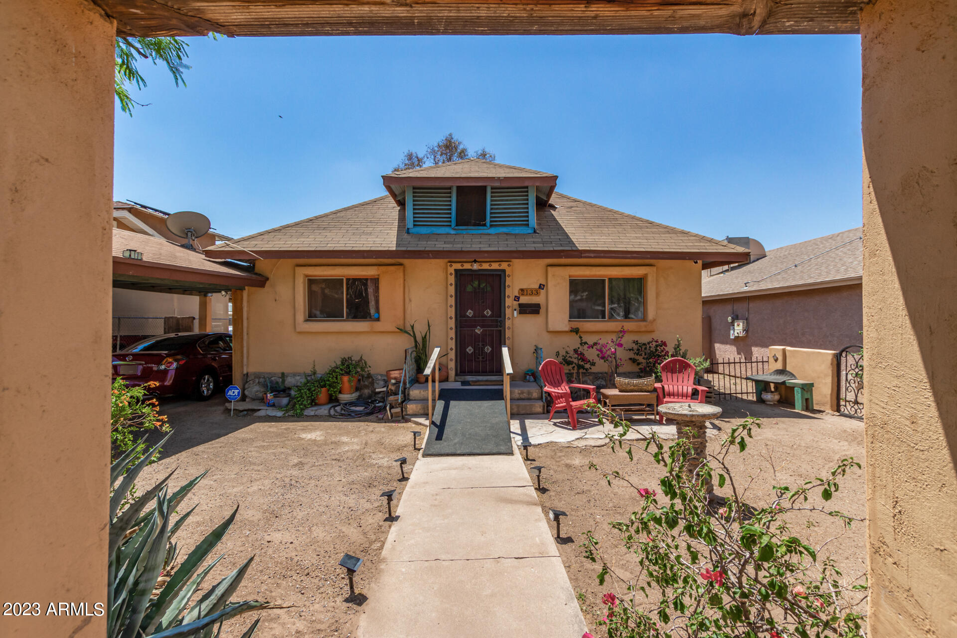 2133 W MONROE Street
