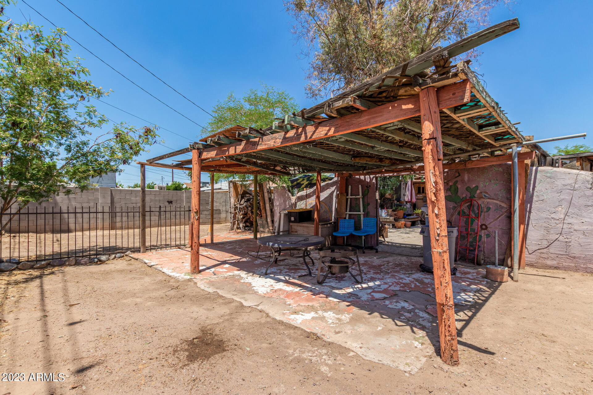 2133 W MONROE Street