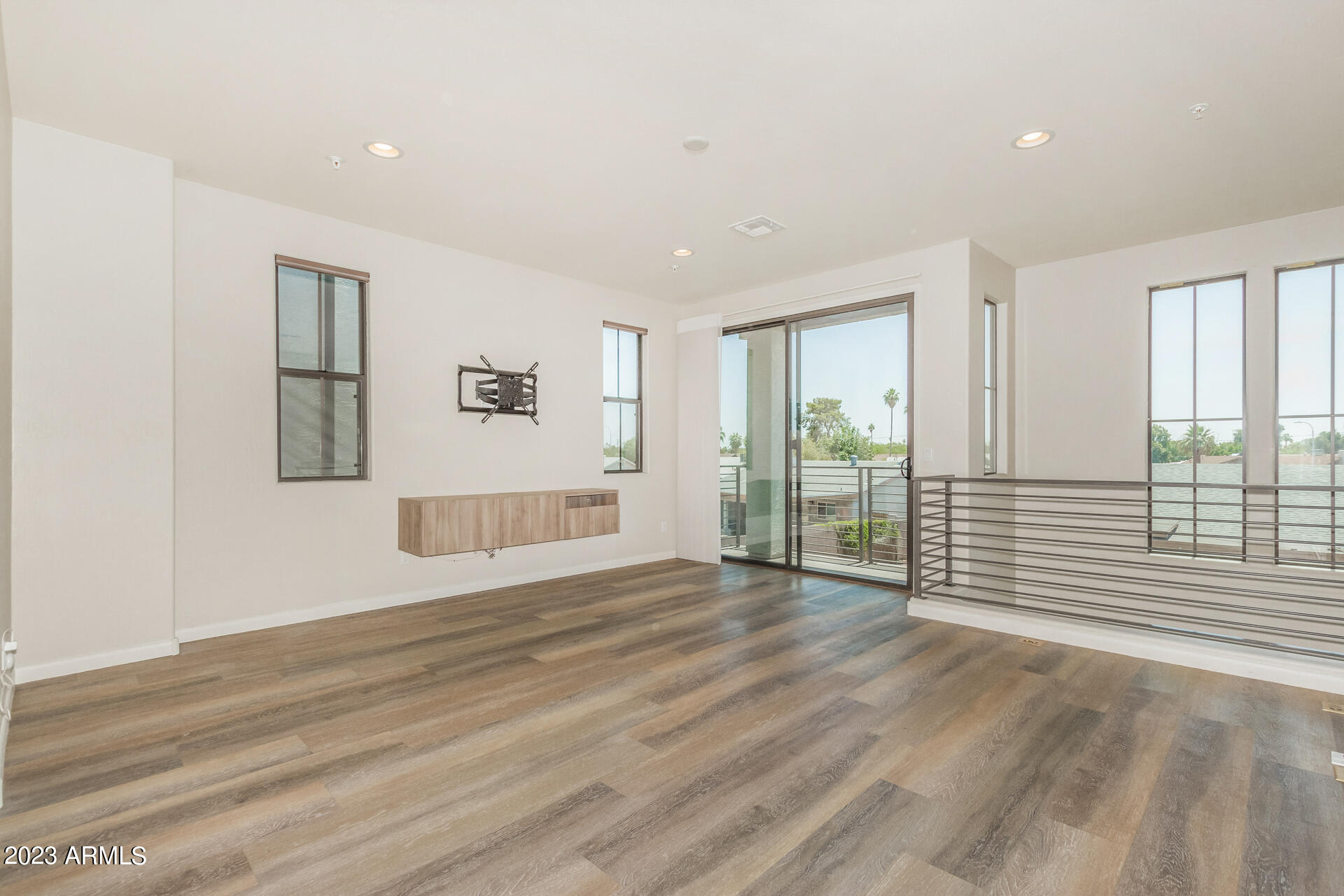 2090 S DORSEY Lane # 1013