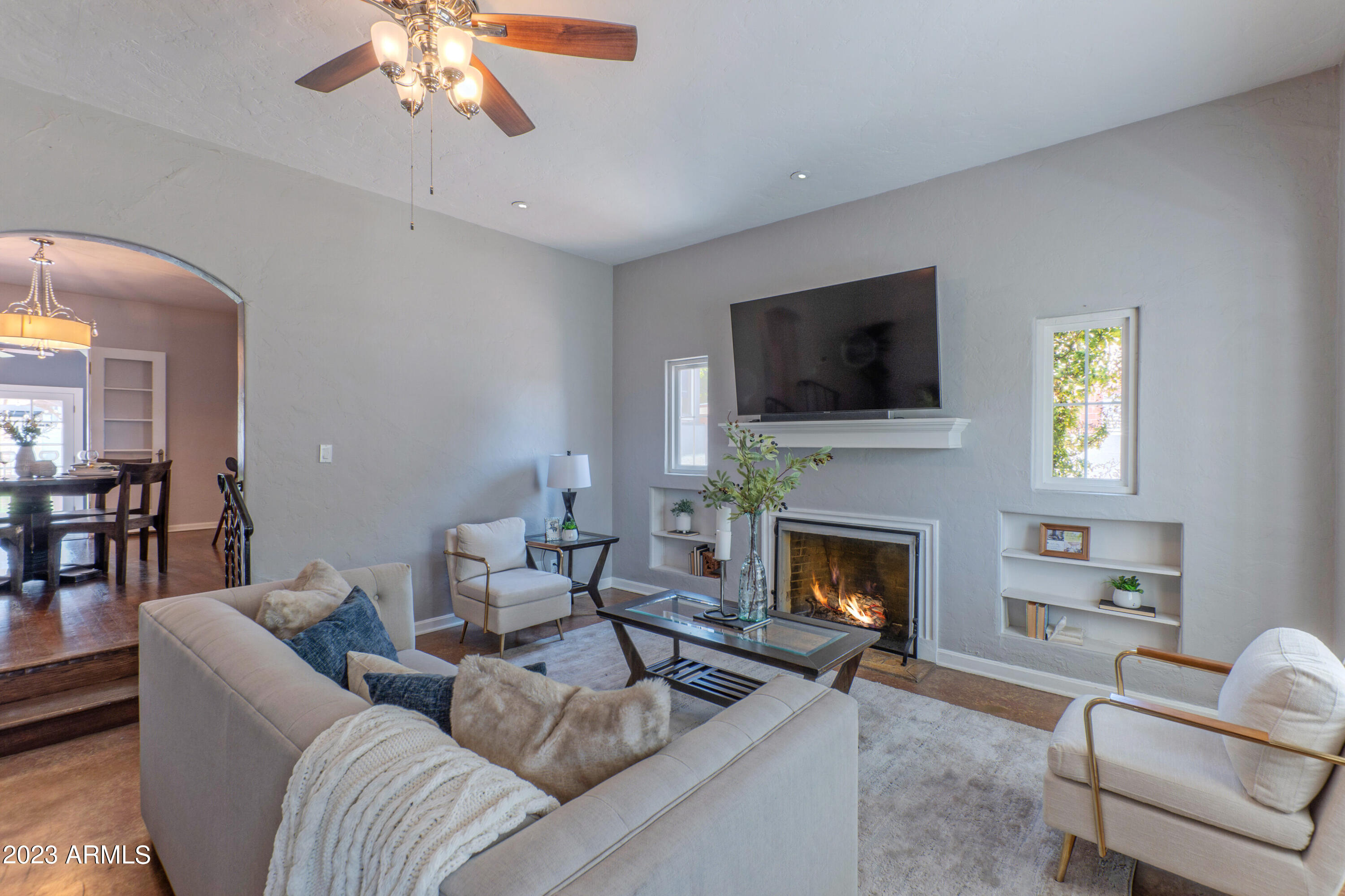 114 W WINDSOR Avenue