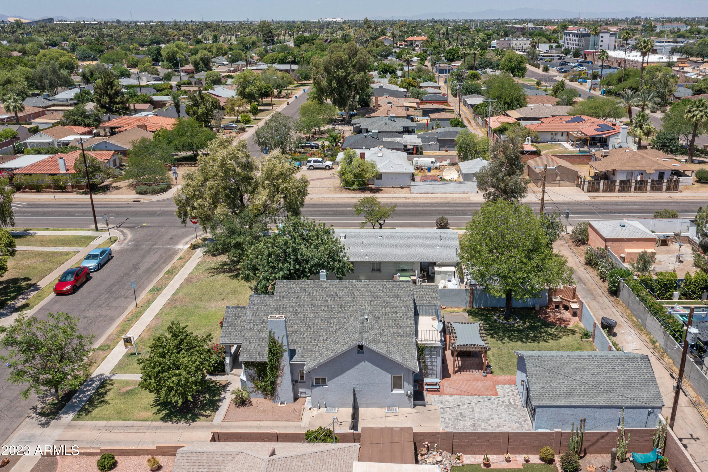 114 W WINDSOR Avenue