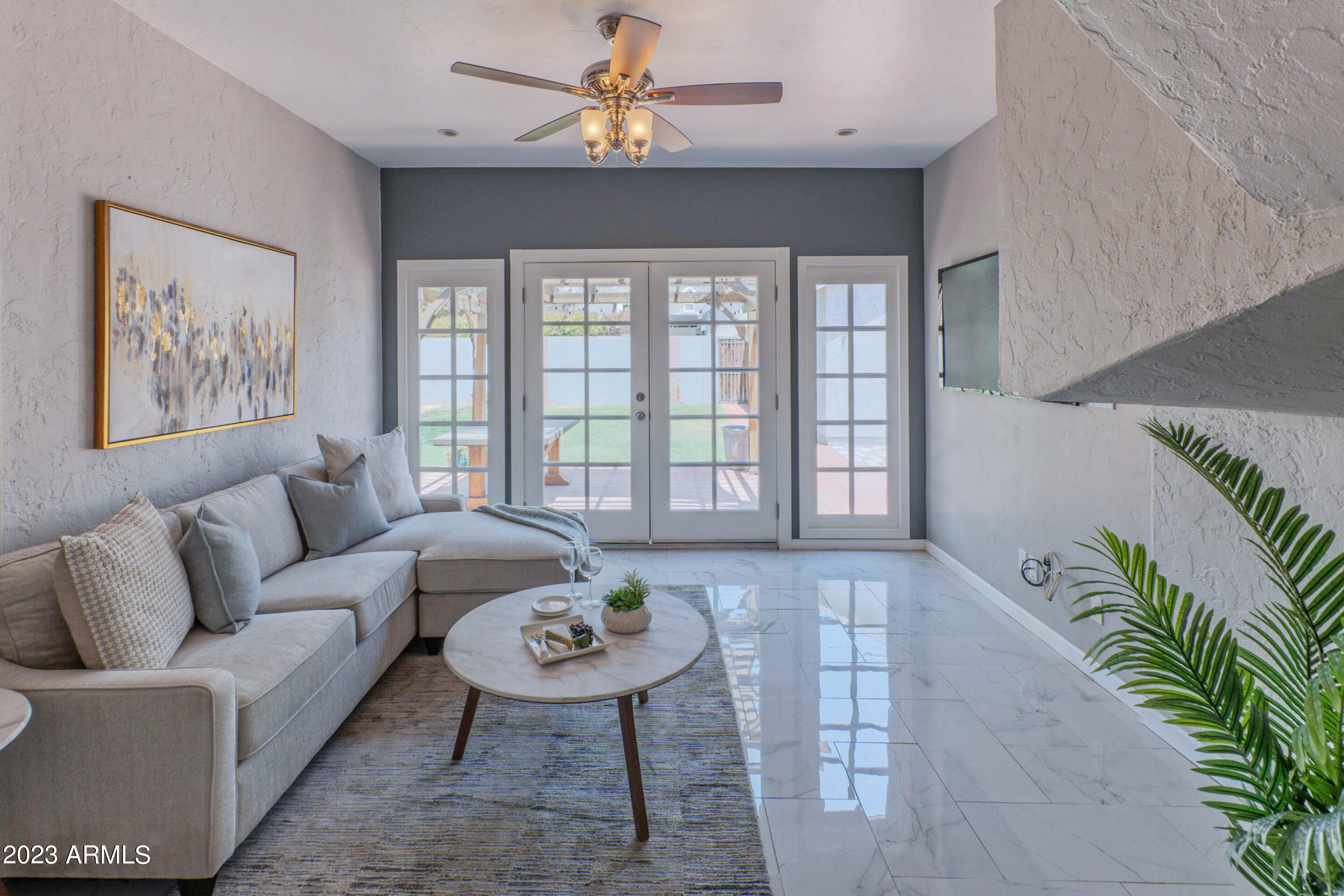 114 W WINDSOR Avenue