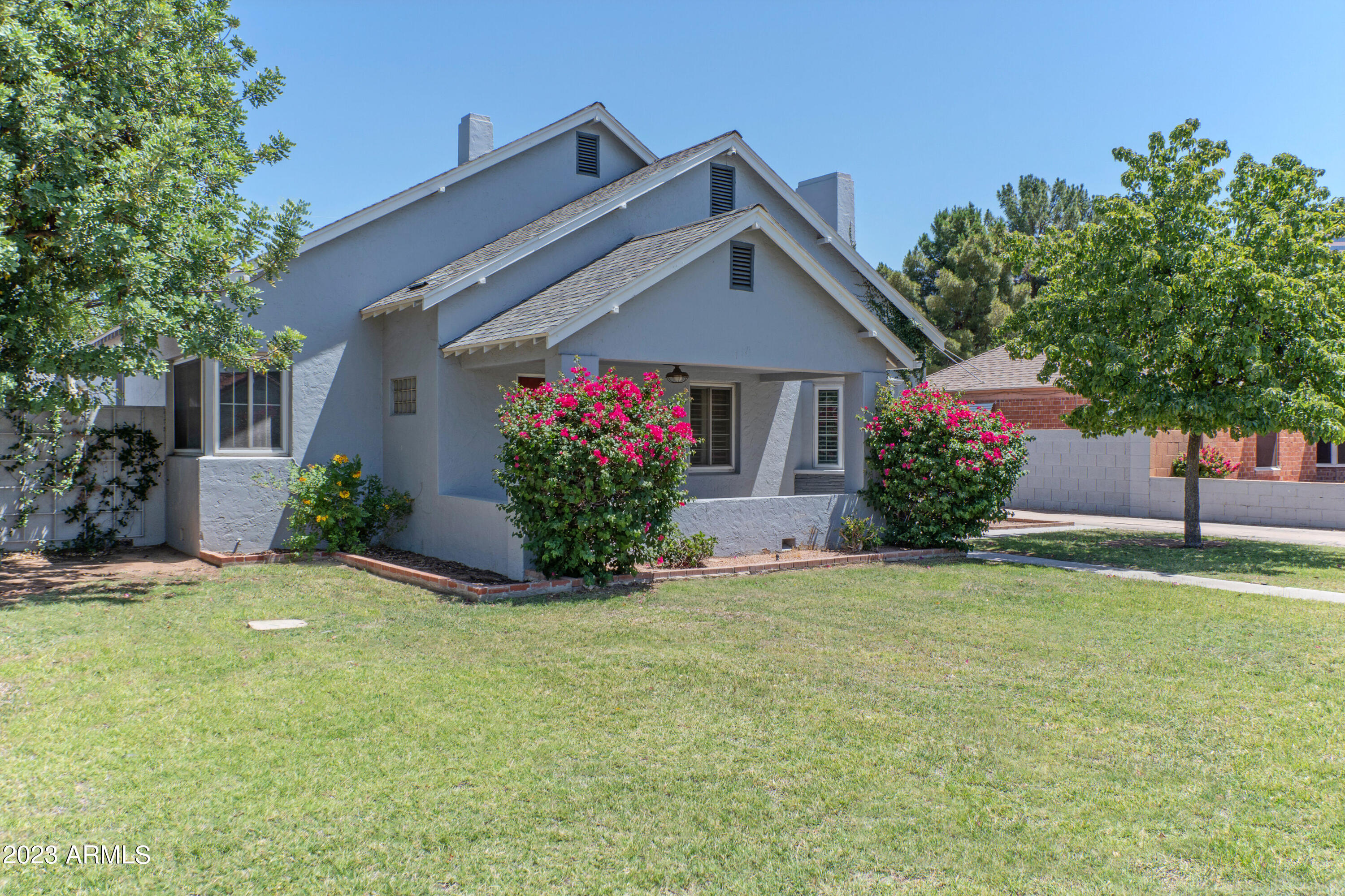 114 W WINDSOR Avenue