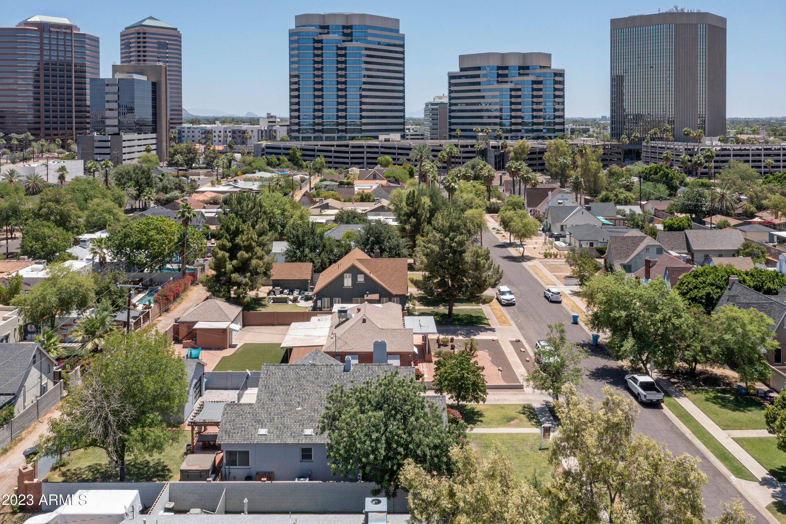 114 W WINDSOR Avenue