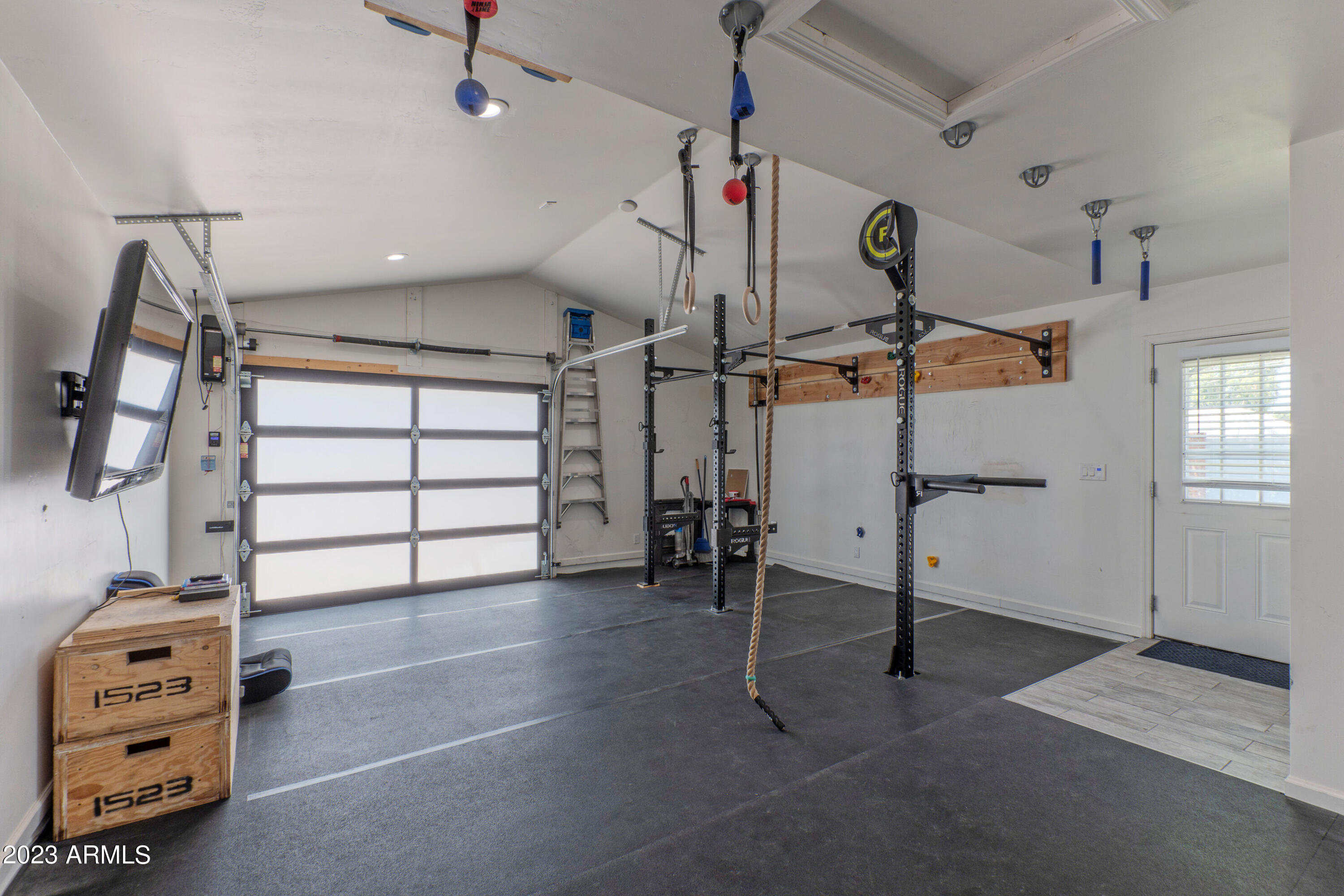 114 W WINDSOR Avenue