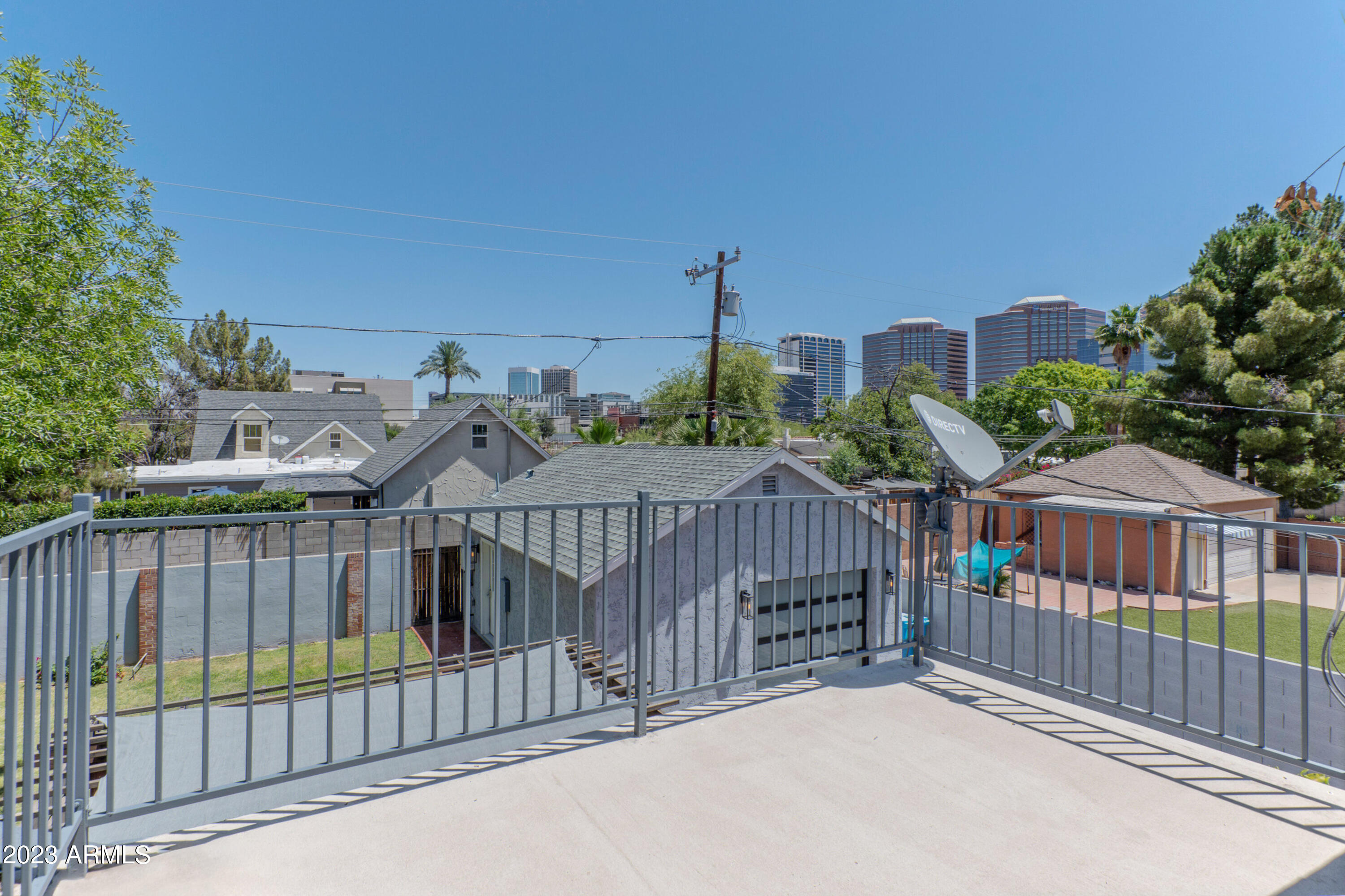 114 W WINDSOR Avenue