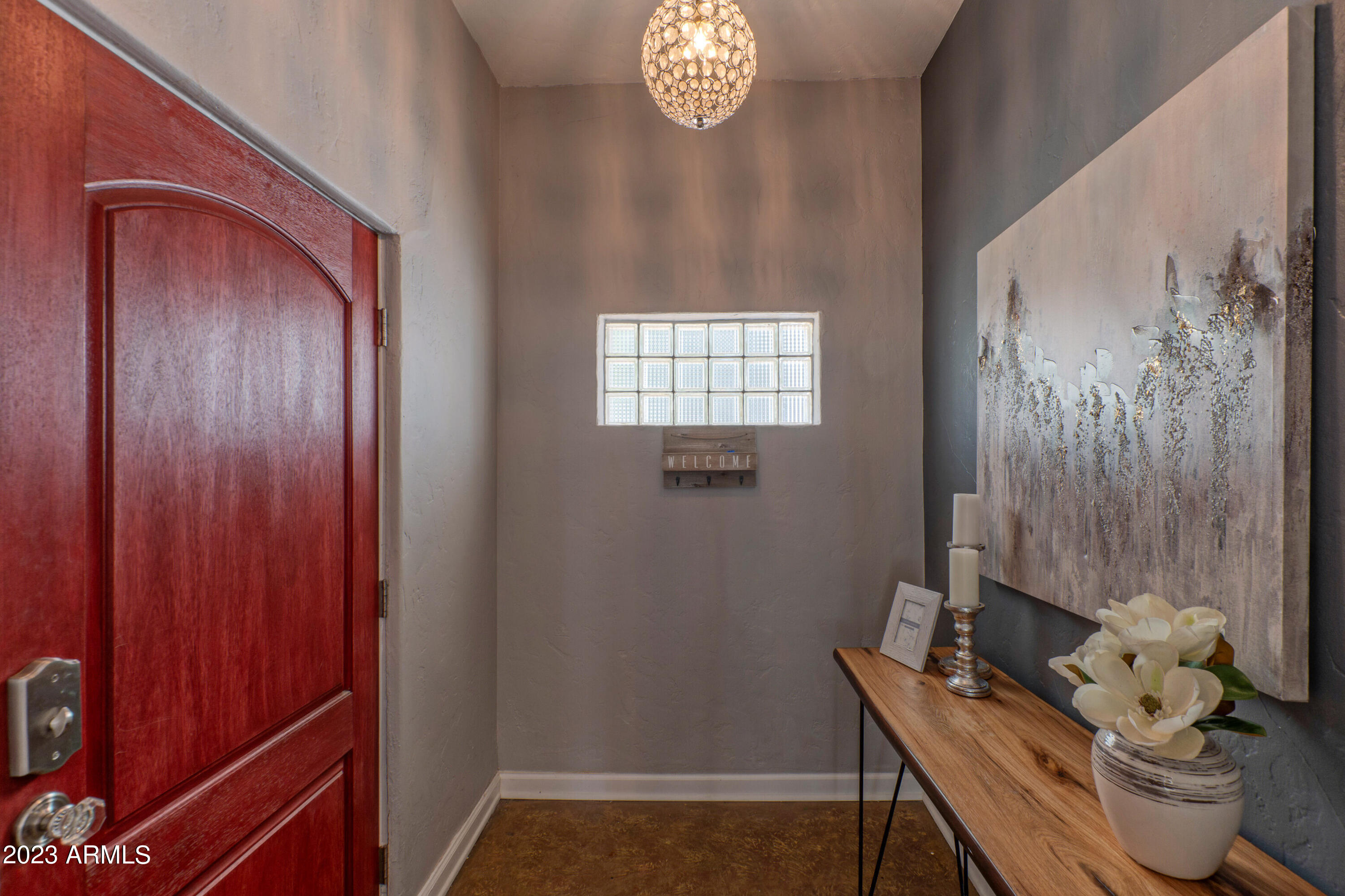 114 W WINDSOR Avenue