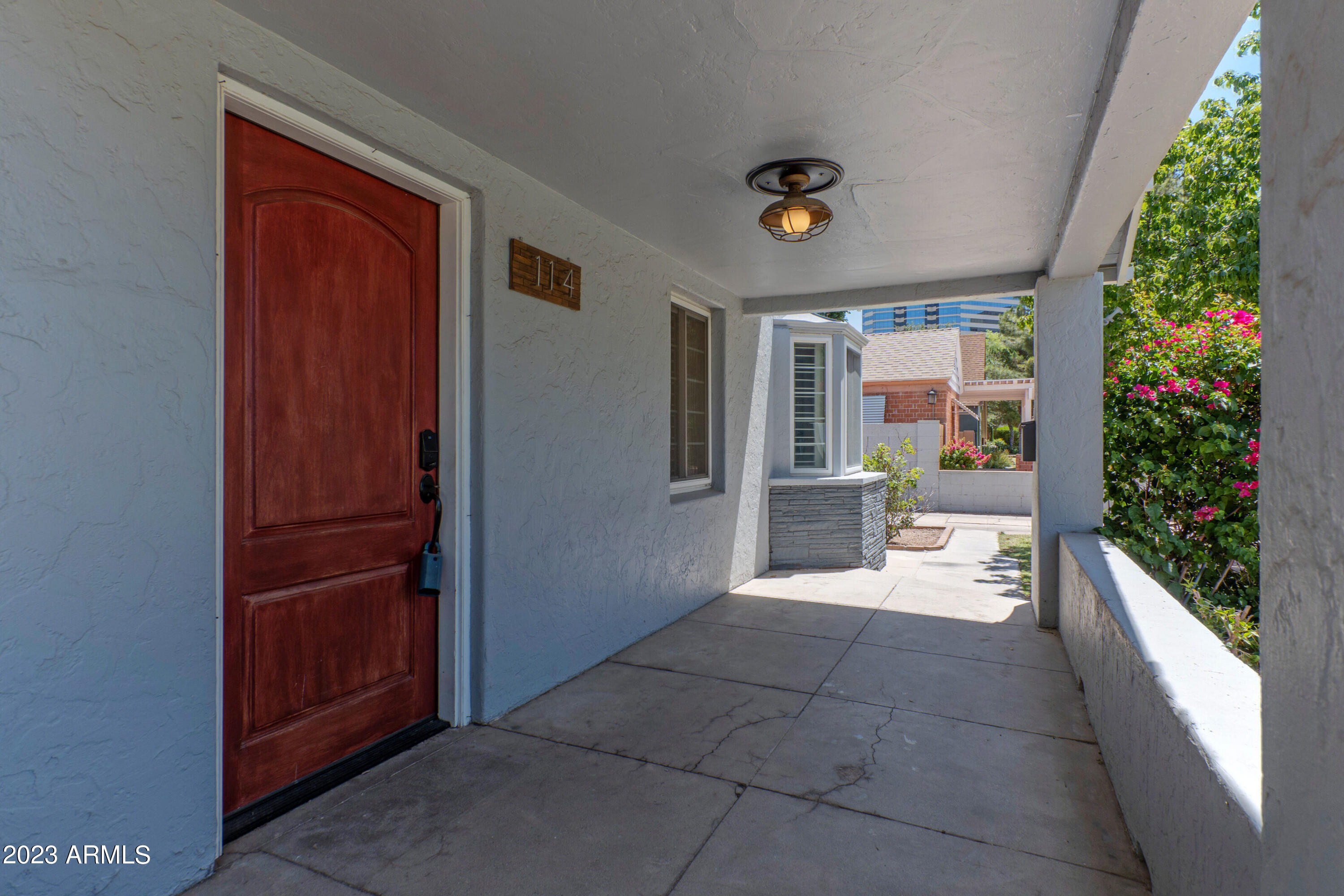 114 W WINDSOR Avenue