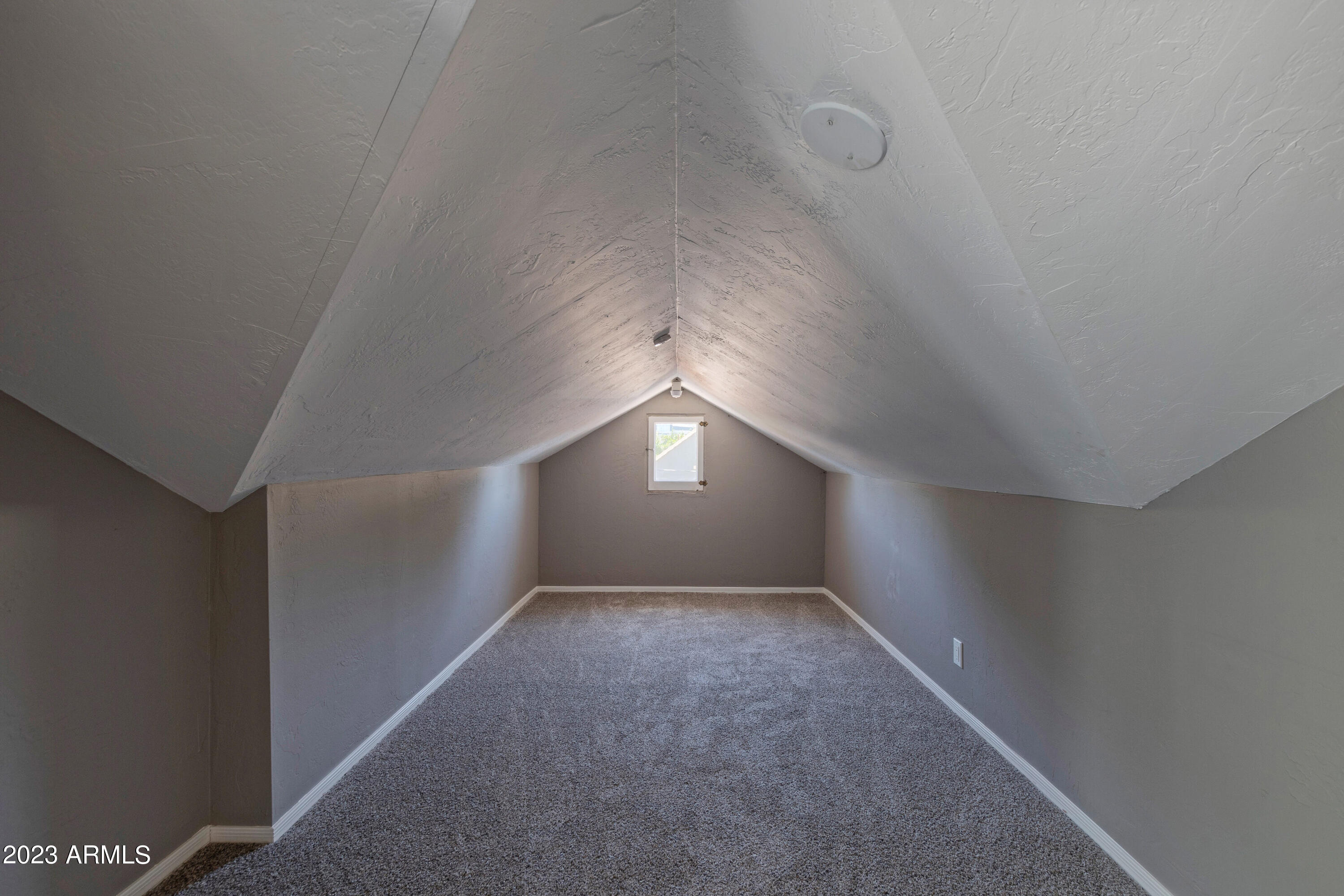 114 W WINDSOR Avenue