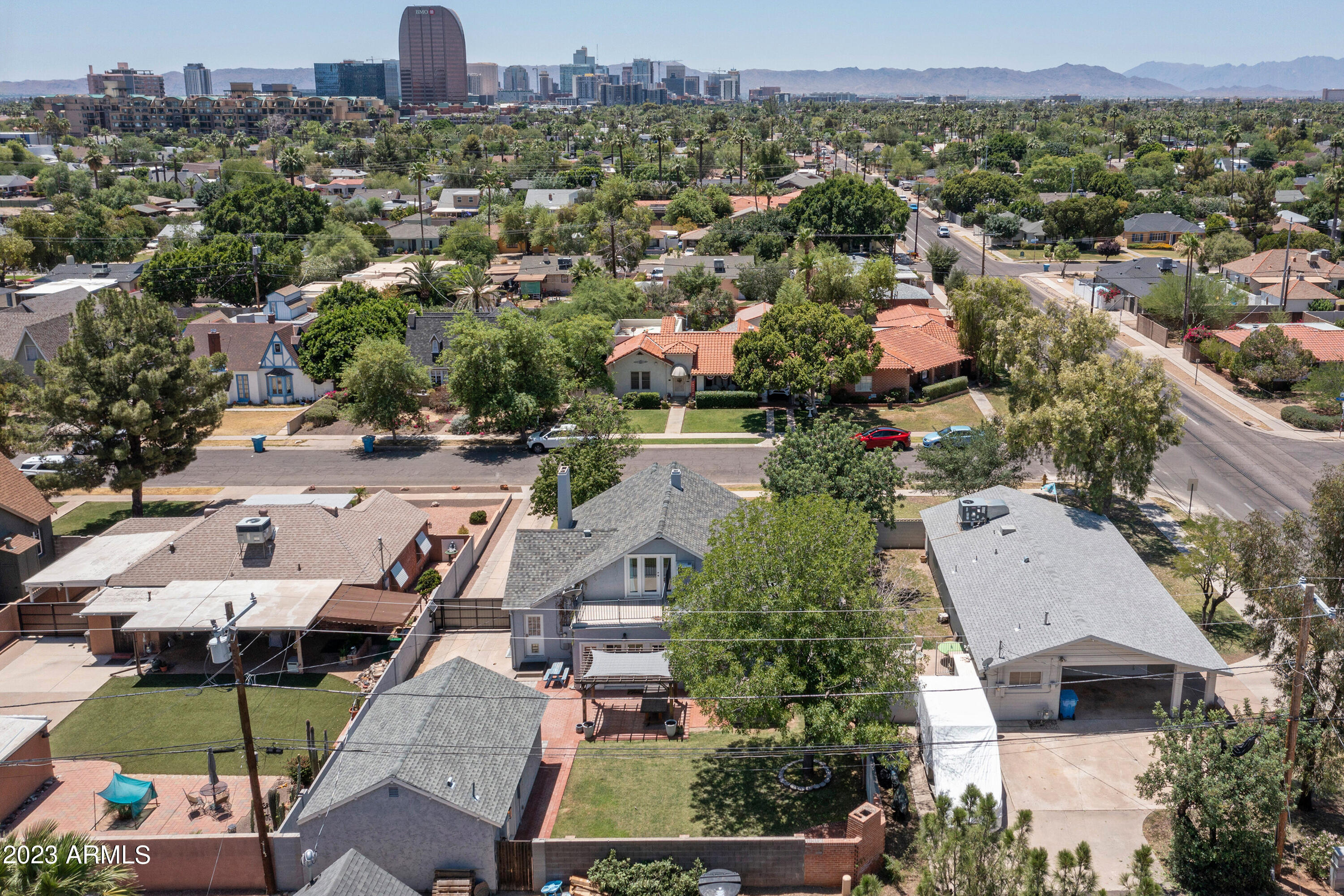 114 W WINDSOR Avenue