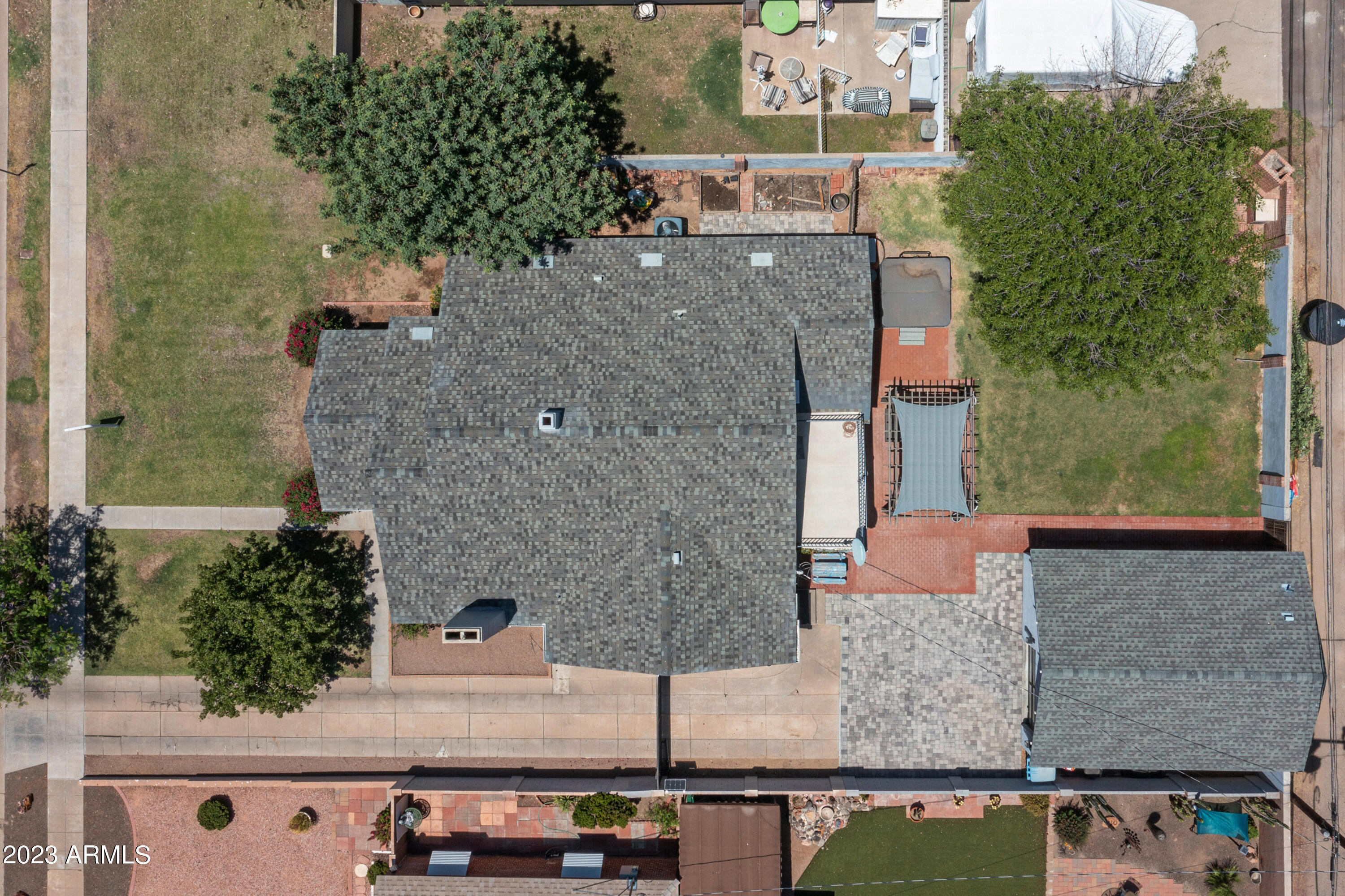 114 W WINDSOR Avenue