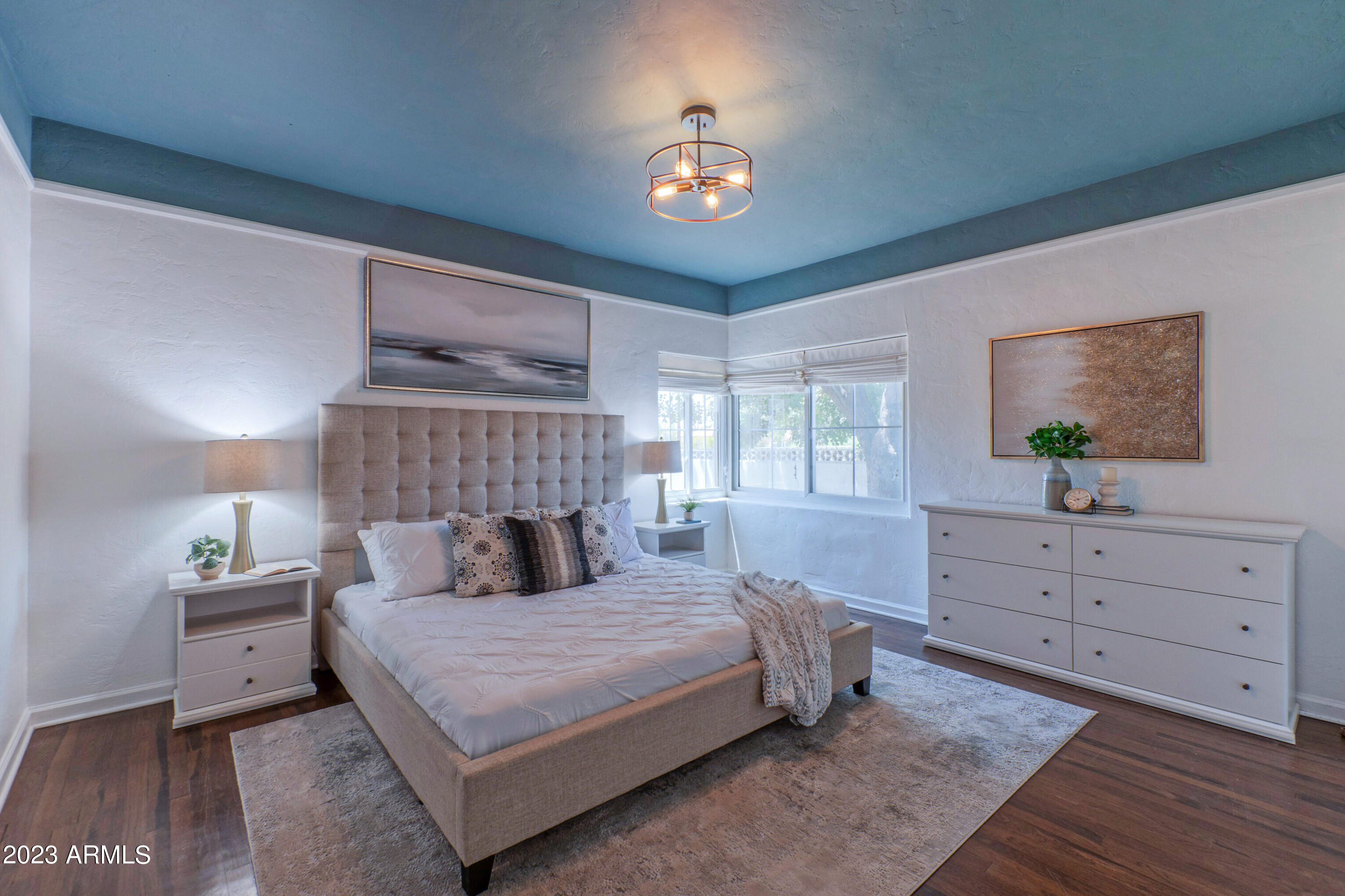 114 W WINDSOR Avenue