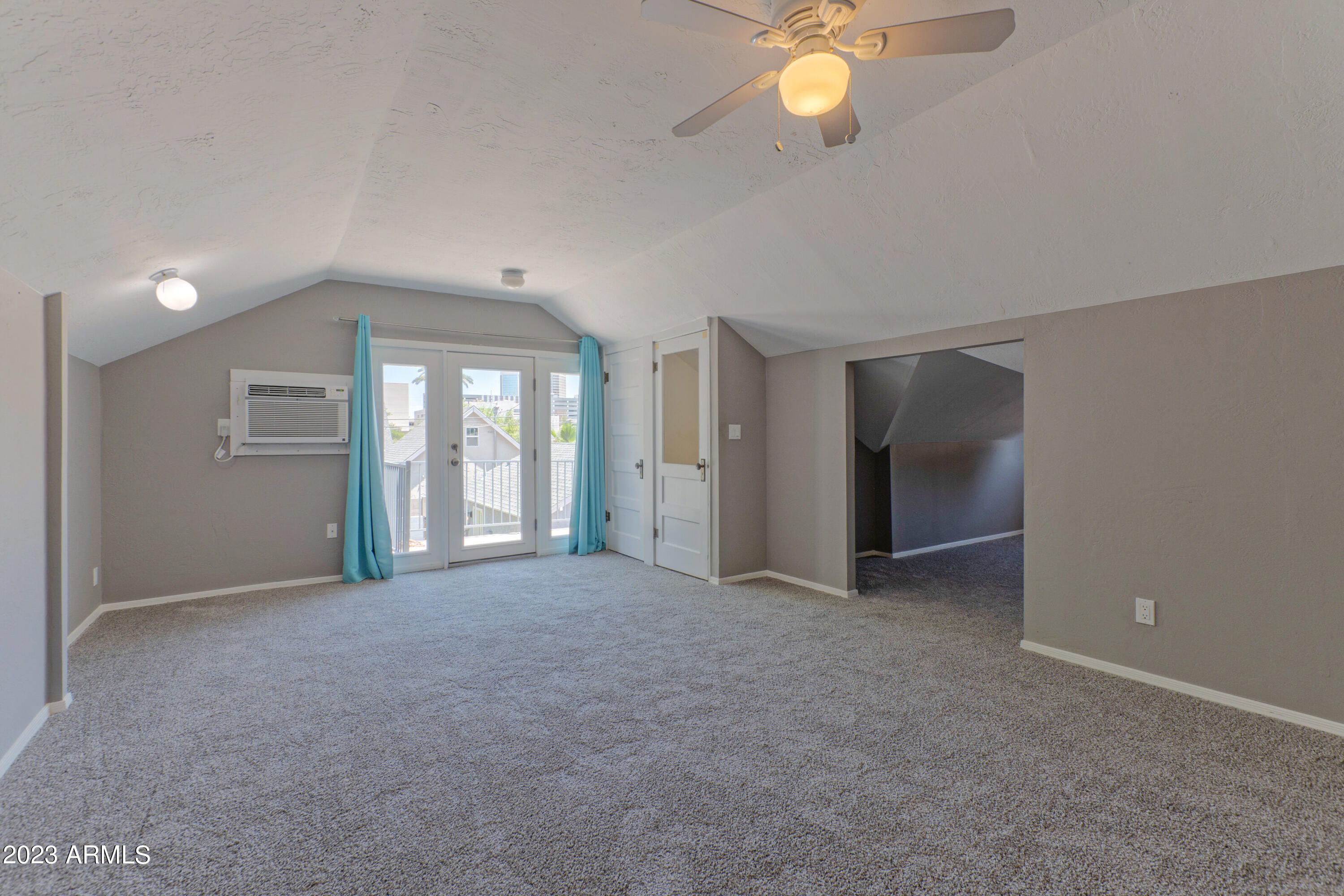 114 W WINDSOR Avenue