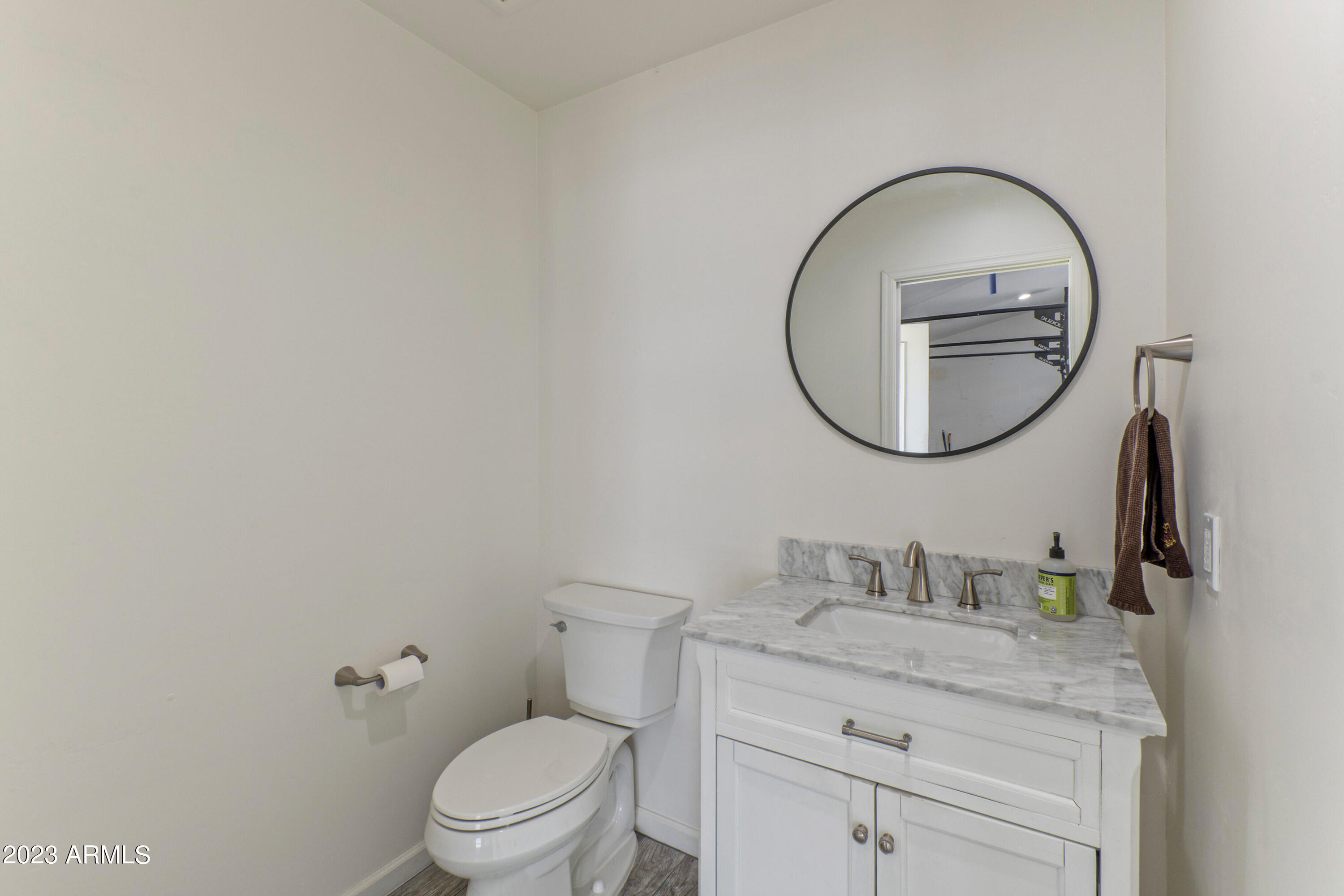 114 W WINDSOR Avenue