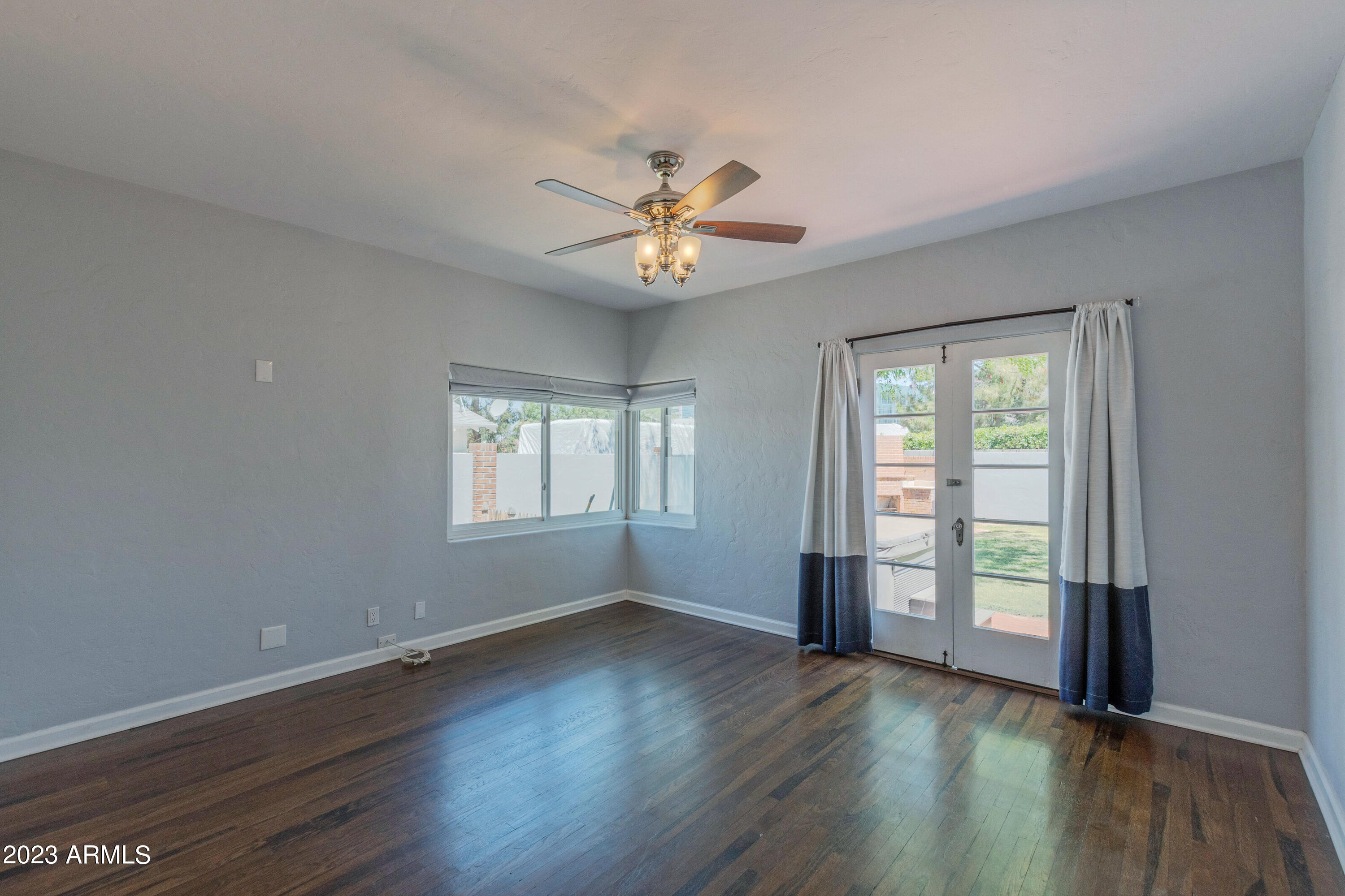 114 W WINDSOR Avenue