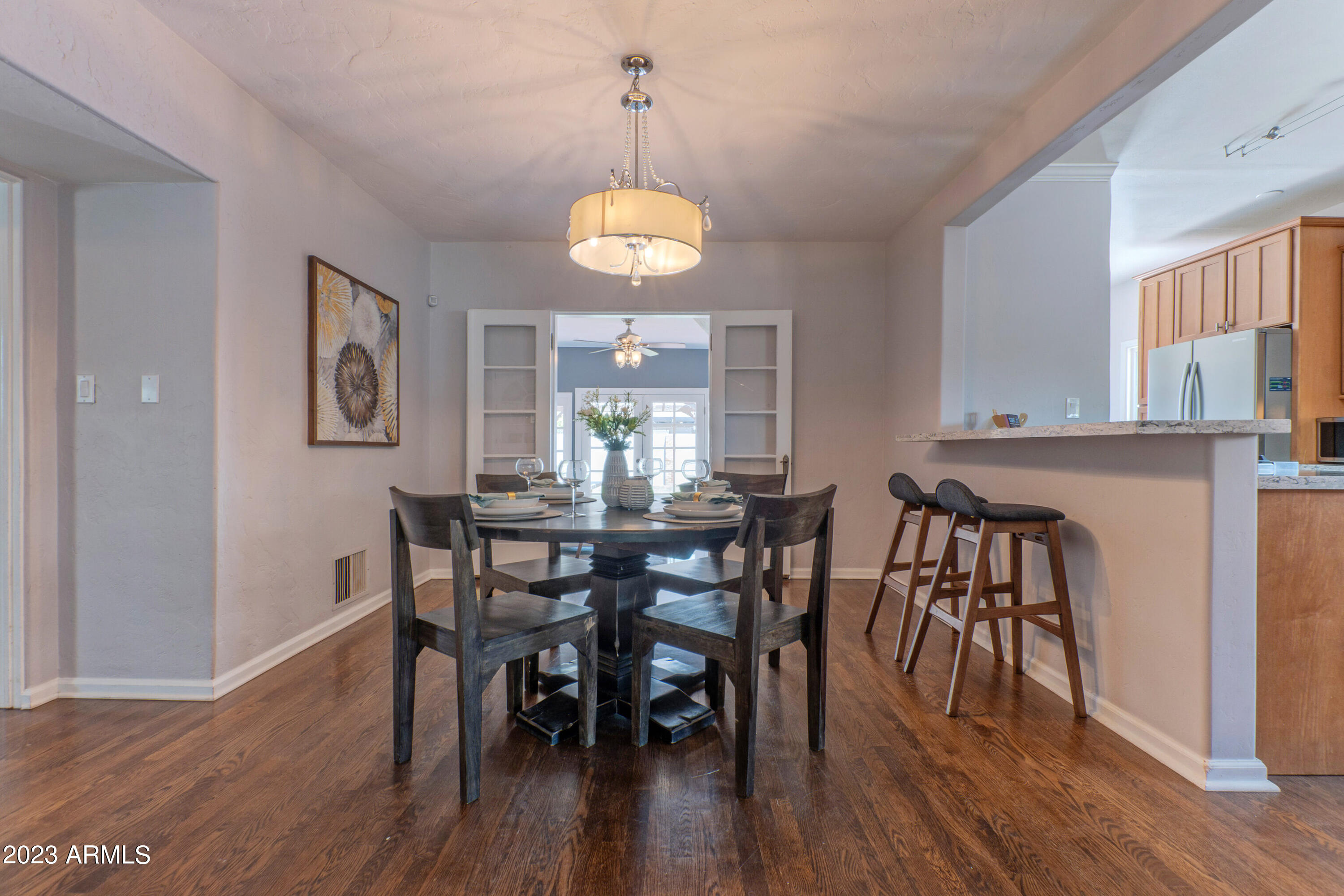 114 W WINDSOR Avenue