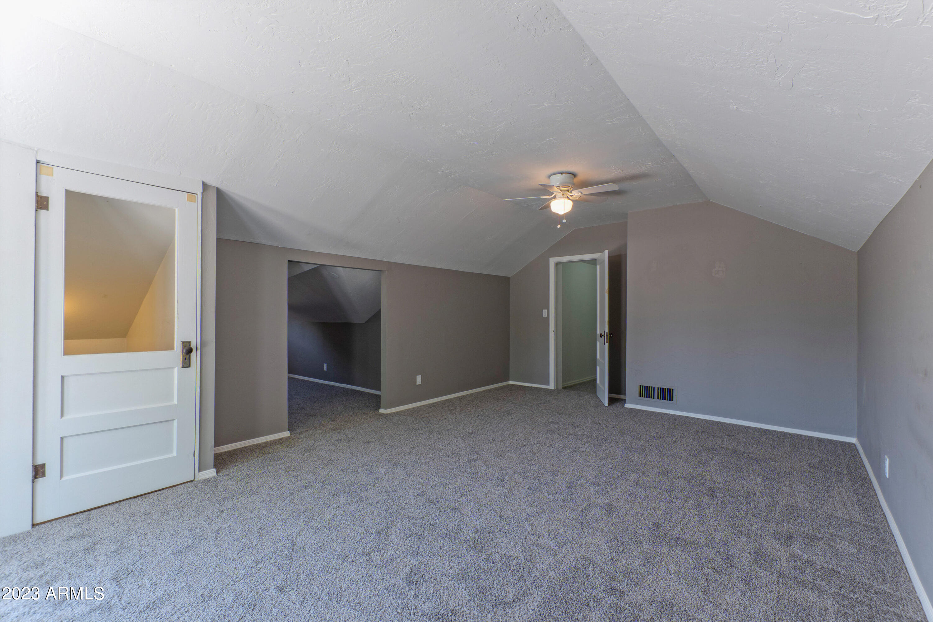 114 W WINDSOR Avenue