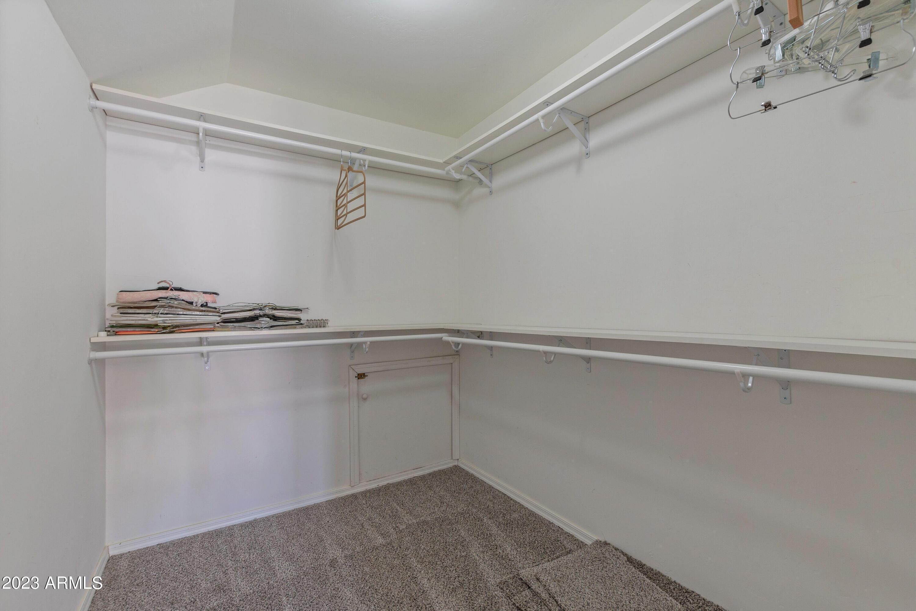 114 W WINDSOR Avenue