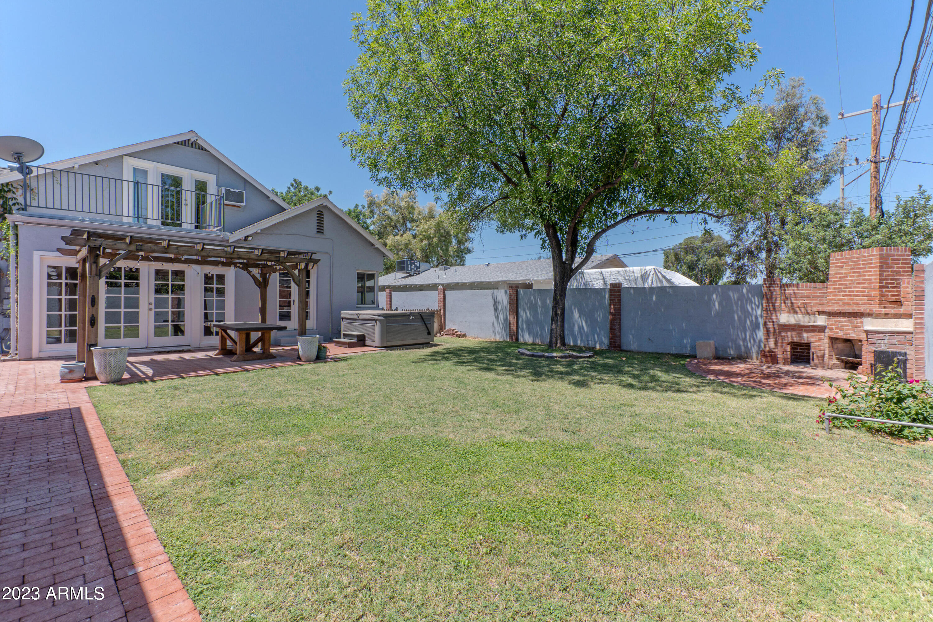 114 W WINDSOR Avenue