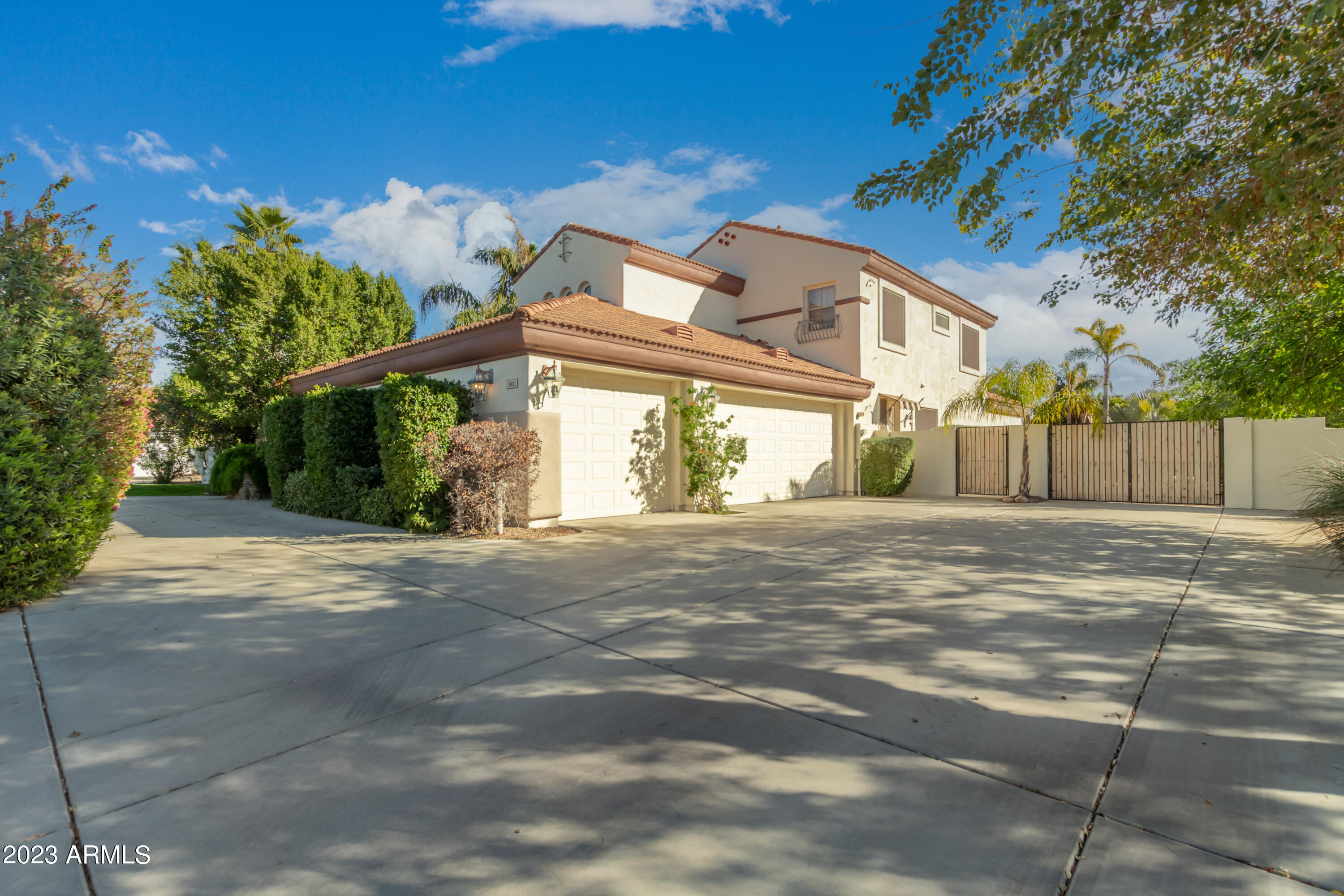 3921 E Fairfield Circle