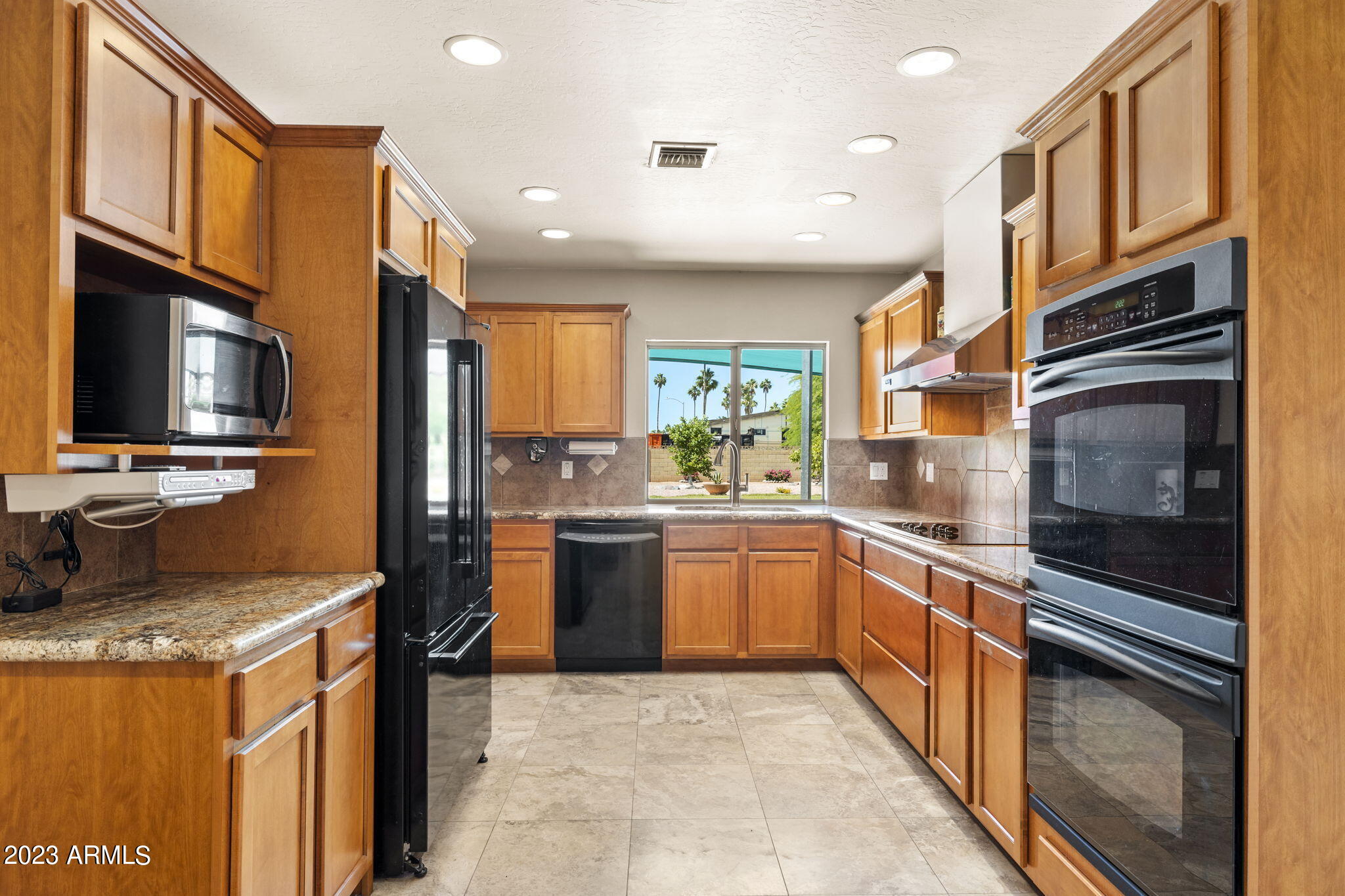 7002 E PRESIDIO Road