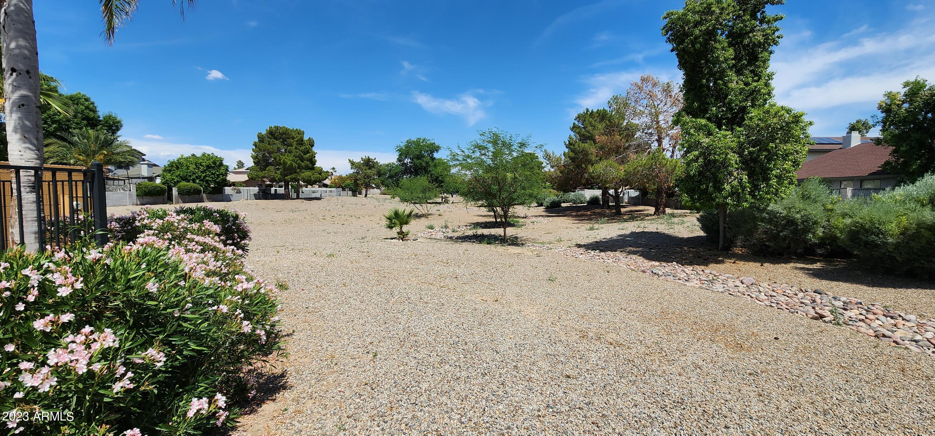 754 E ROSEMONTE Drive