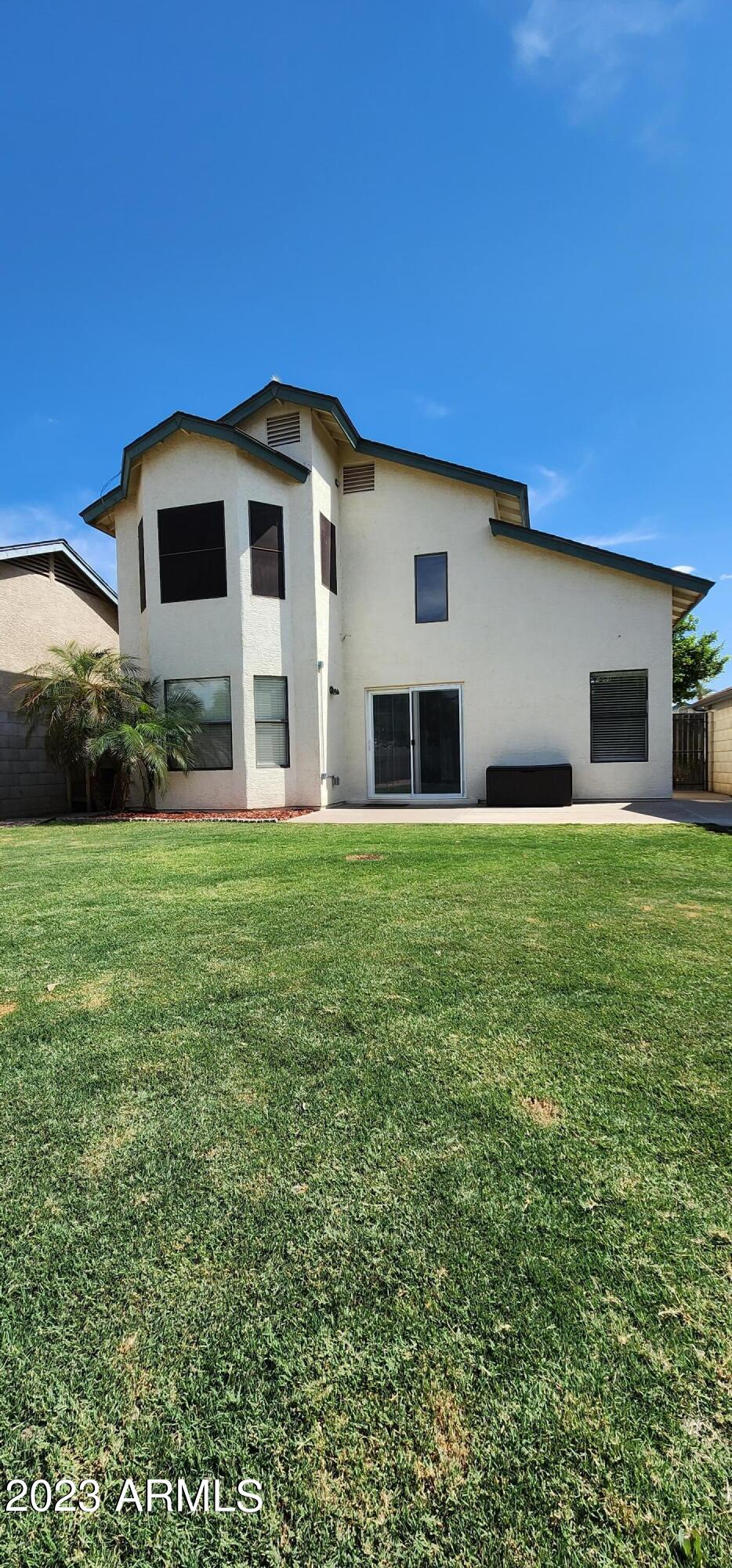 754 E ROSEMONTE Drive