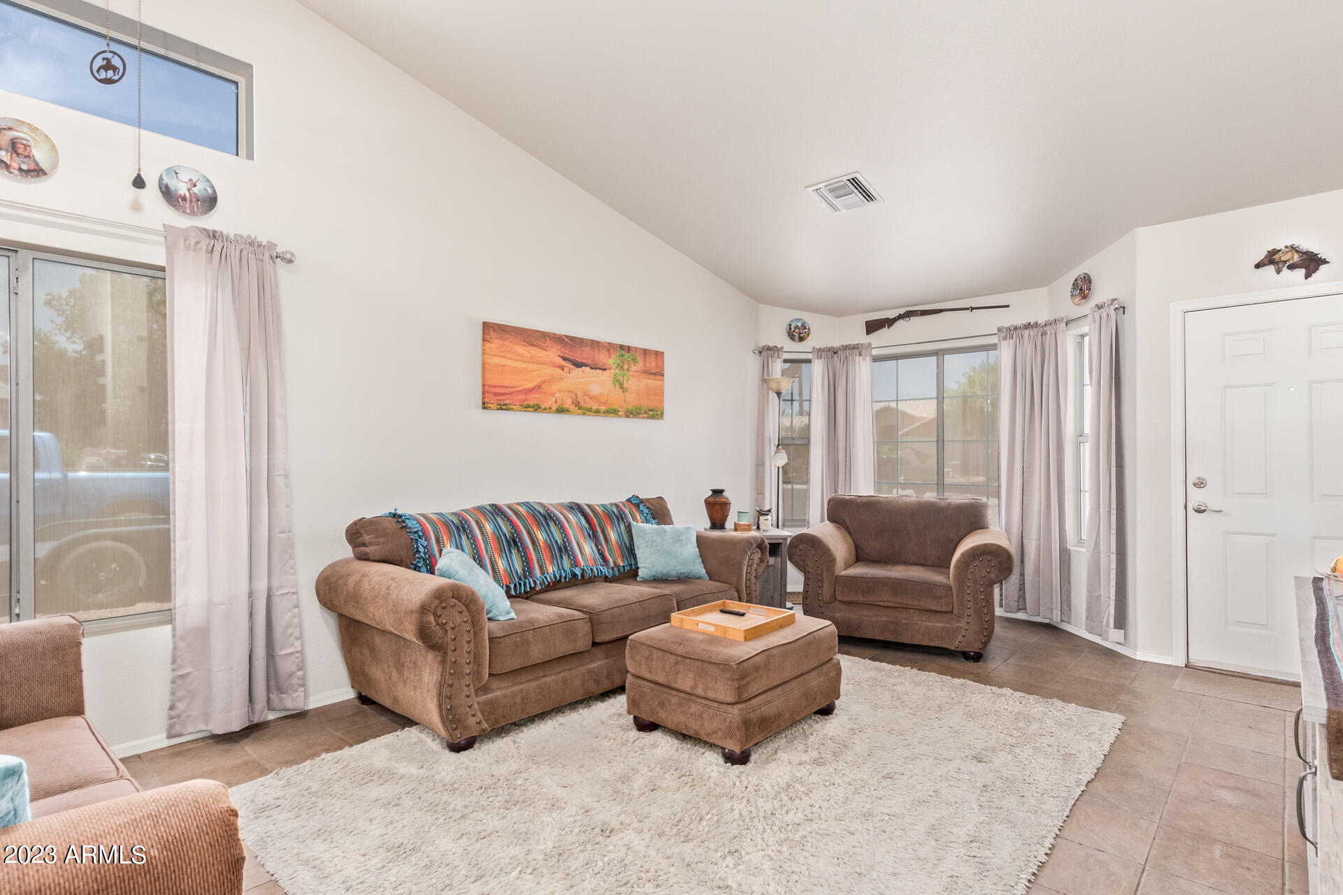 1252 E BRENDA Drive