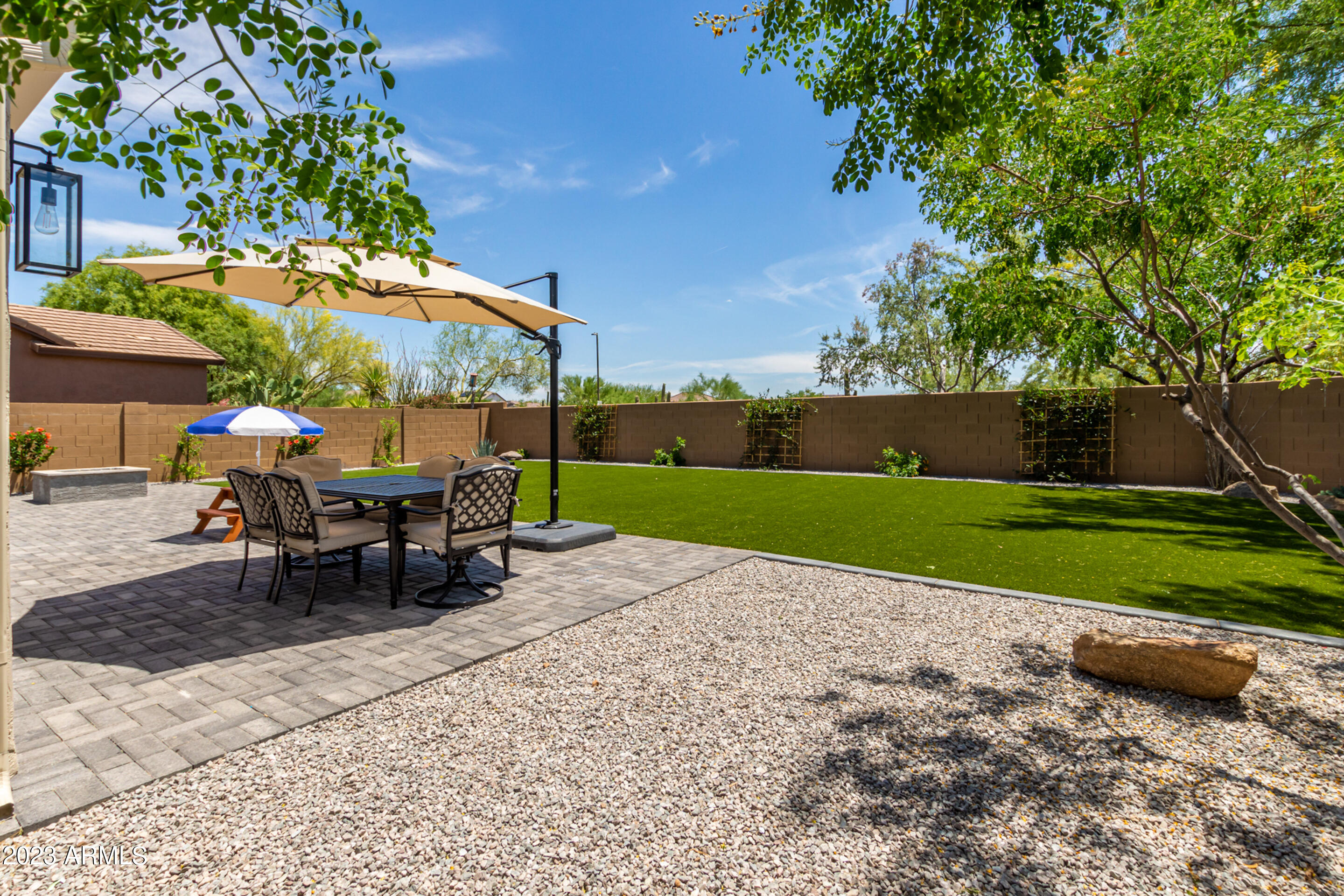 1735 W DESPERADO Way