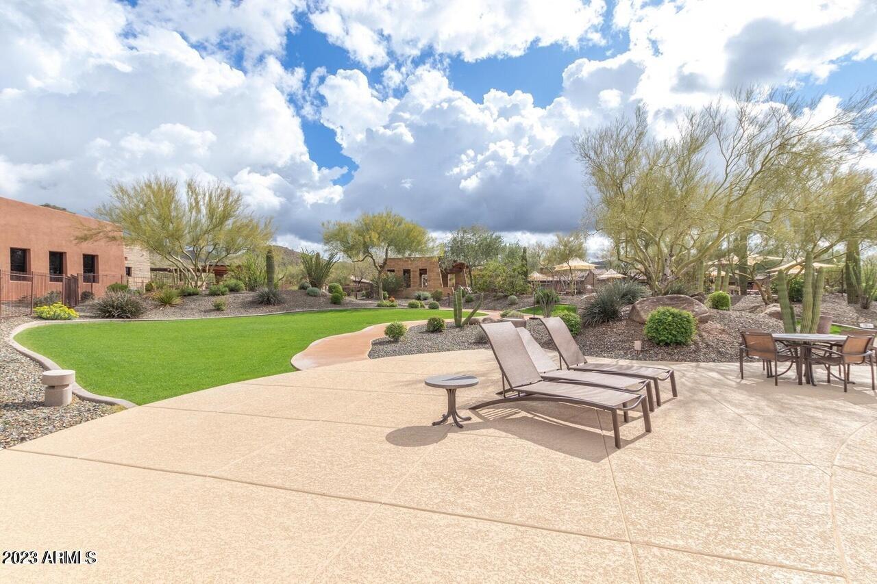 1735 W DESPERADO Way