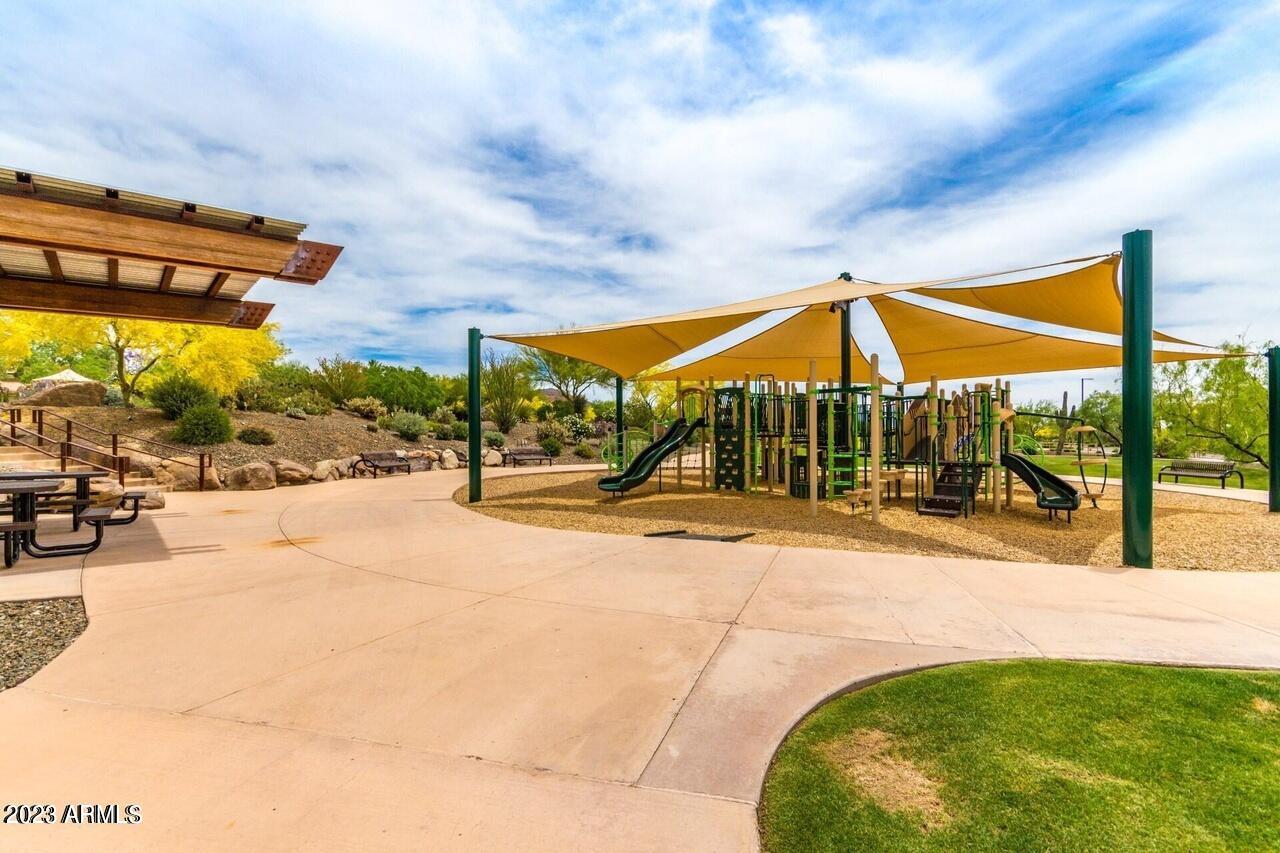 1735 W DESPERADO Way