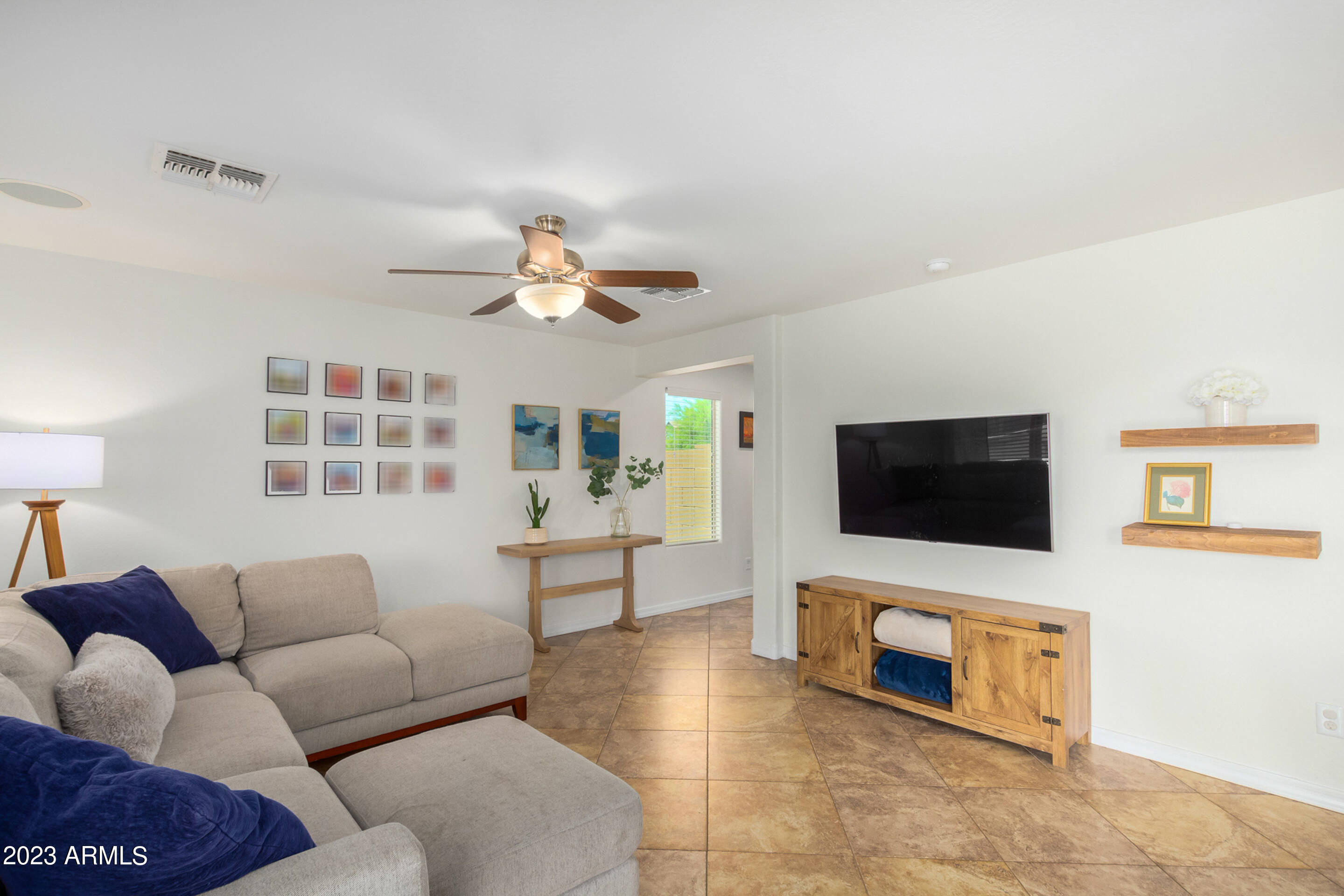 1735 W DESPERADO Way
