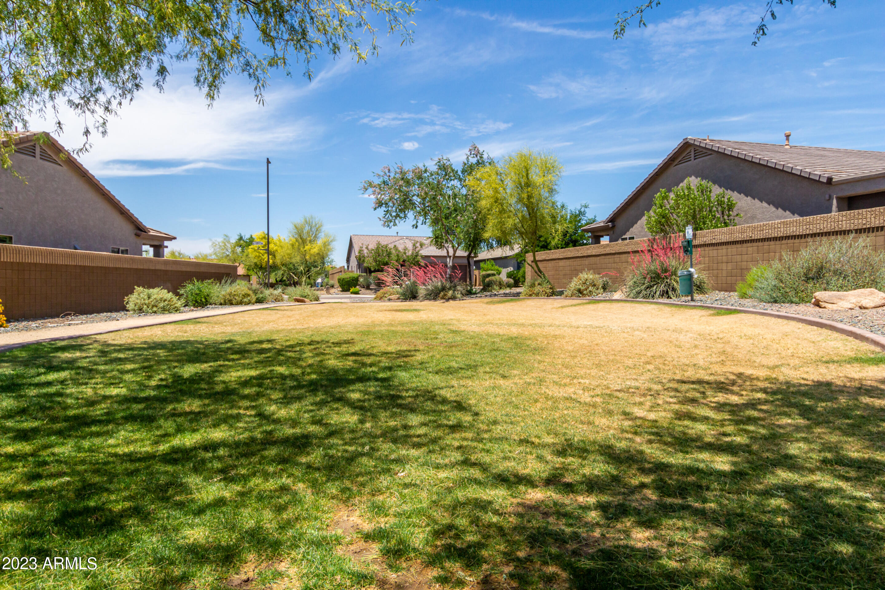1735 W DESPERADO Way